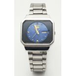 A Vintage Seiko 5 Automatic TV Screen Gents Watch. Stainless steel bracelet and case - 36mm. Blue