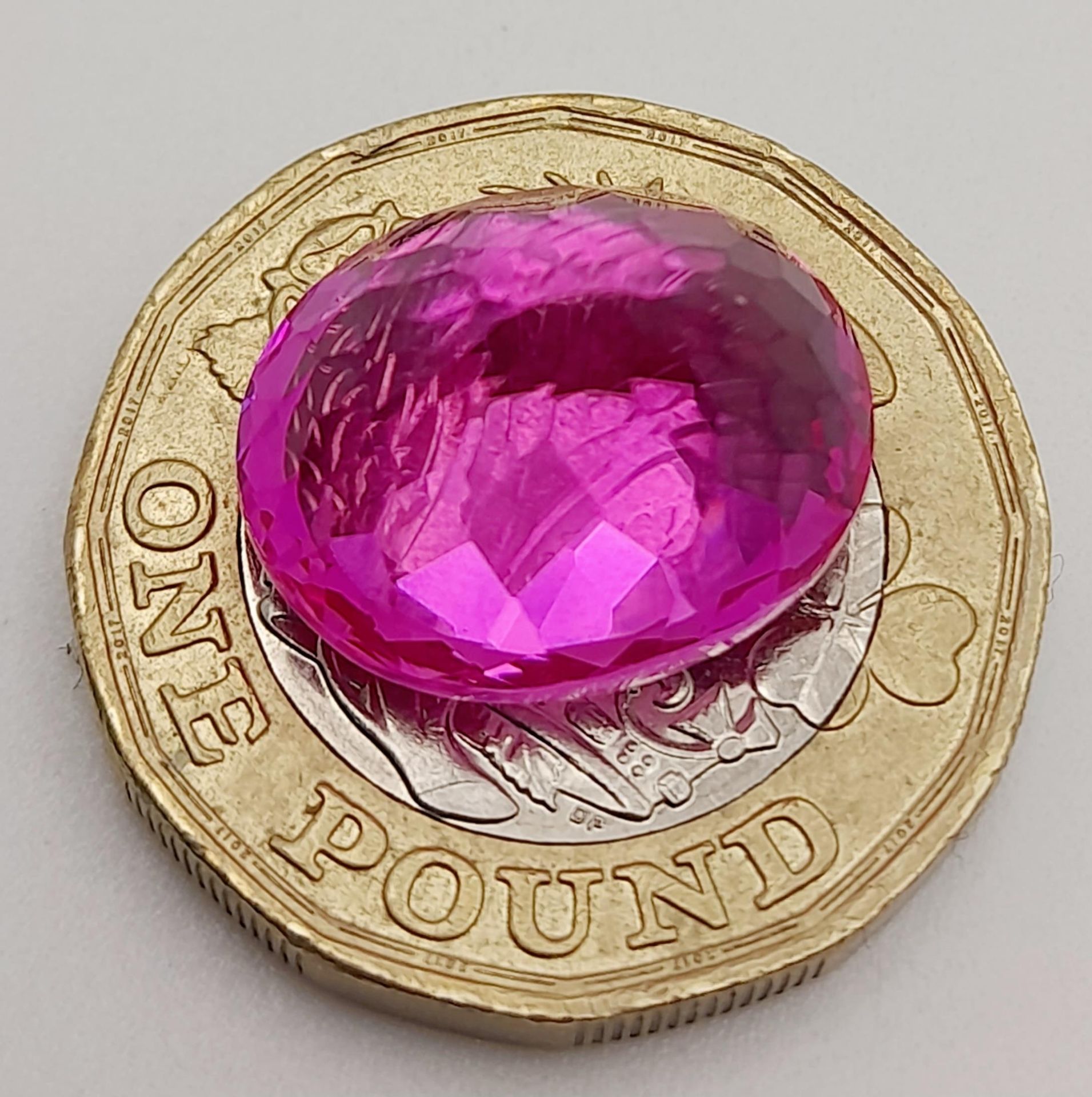 A Gorgeous 14ct Pink Rhodolite. Oval cut with no visible marks or inclusions. Beautiful light - Image 3 of 3