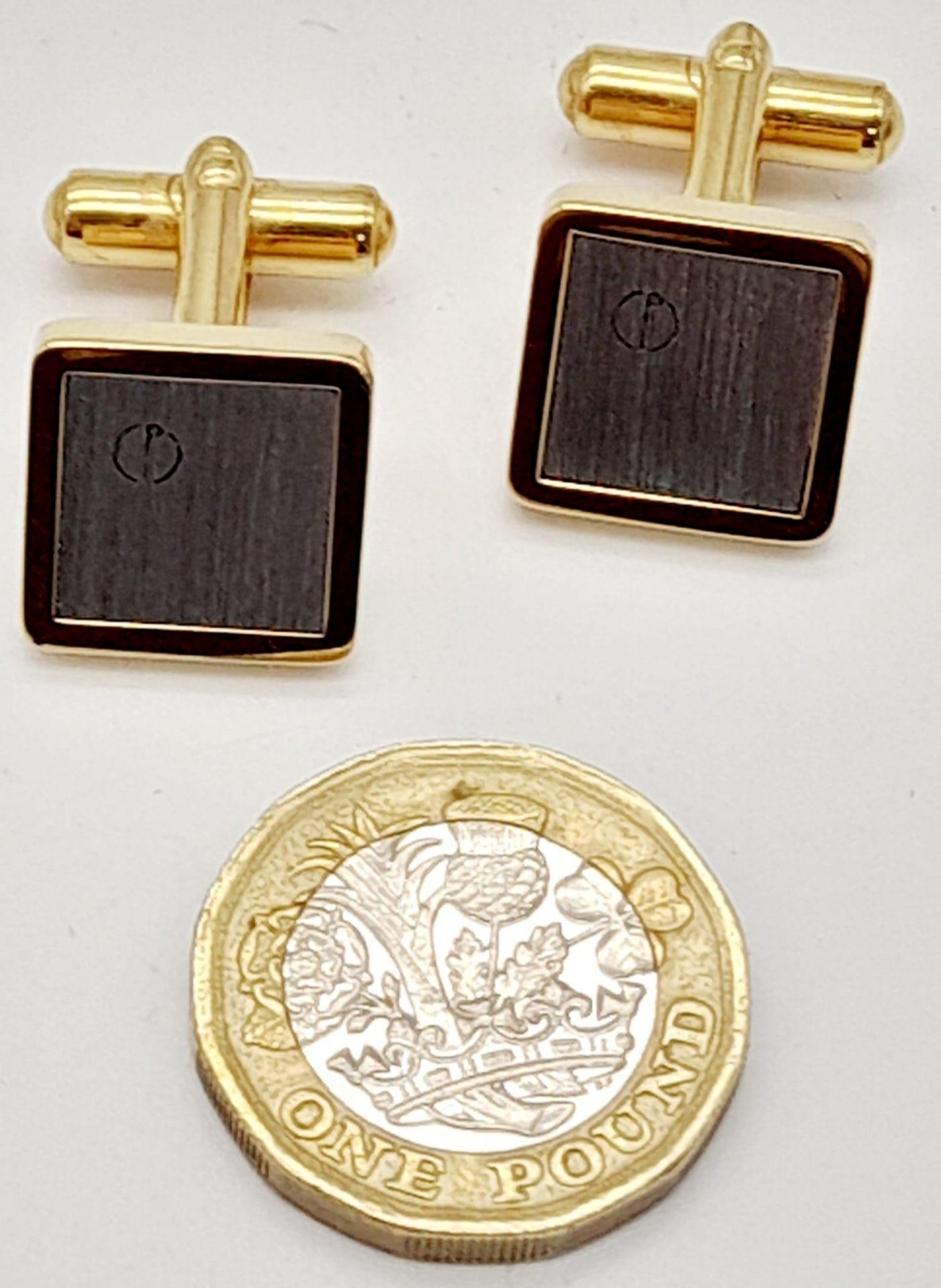 A Pair of Square Two-Tone Yellow Gold Gilt and Silver Panel Inset Cufflinks by Dunhill in their - Bild 6 aus 7