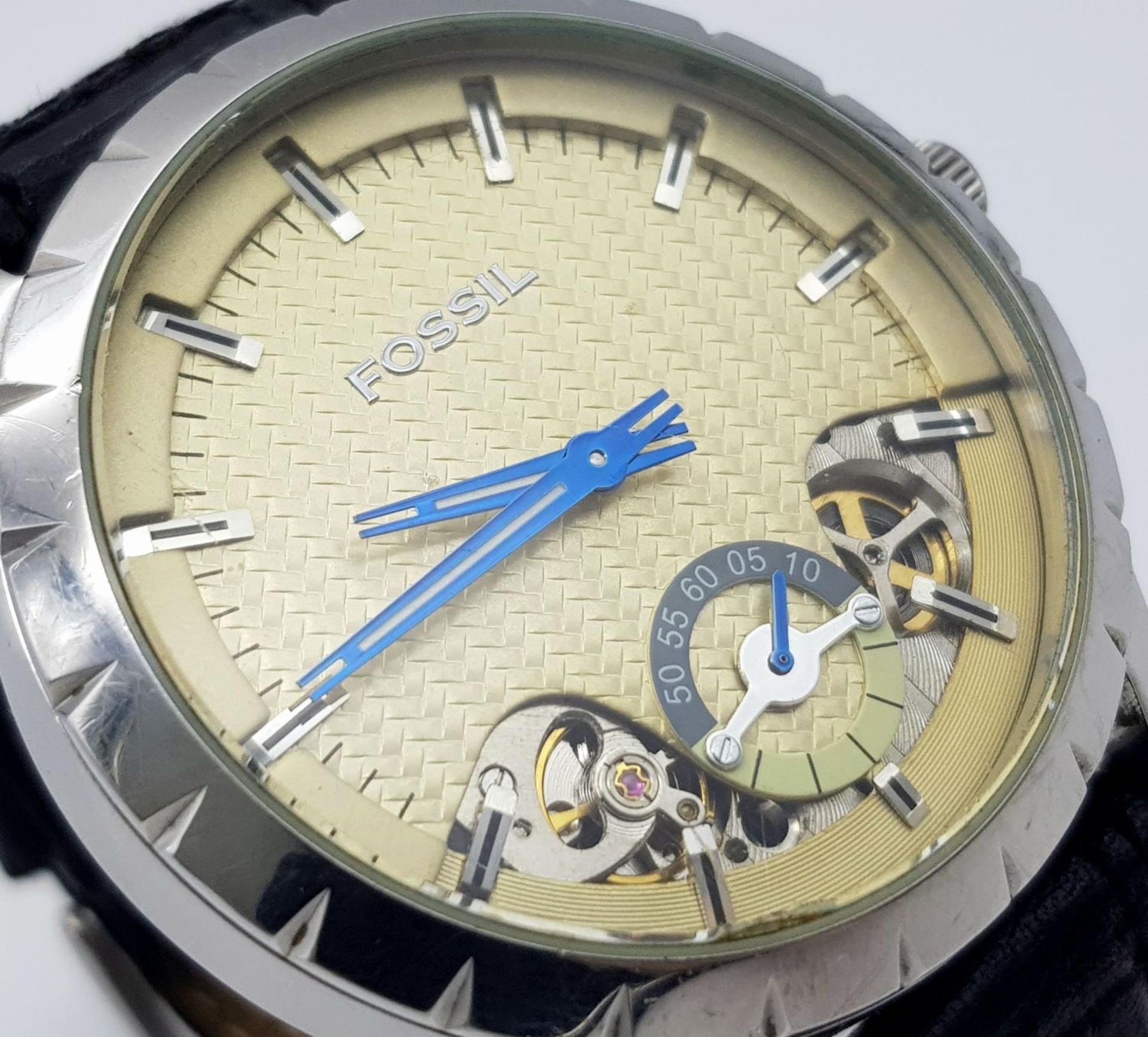 A Large Cased Fossil Automatic Gents Watch. Black leather strap. Stainless steel case - 48mm. Yellow - Image 3 of 5