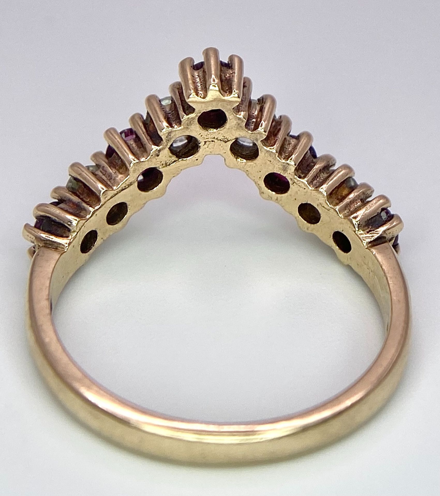 A 9ct Yellow Gold Clear and Red Stone Set Ring, size N, 3.1g weight. ref: SH1469I - Bild 5 aus 7