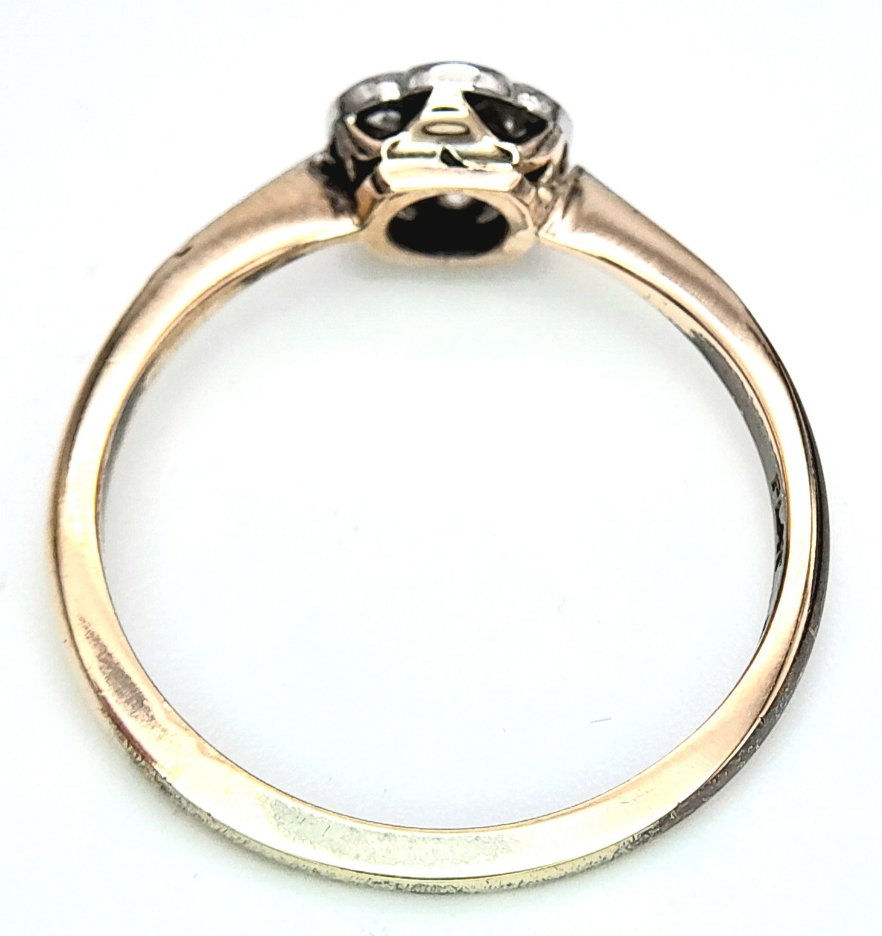 AN 18K YELLOW GOLD & PLATINUM VINTAGE DIAMOND CLUSTER RING. Size R, 3.1g total weight. Ref: SC 8065 - Image 6 of 7