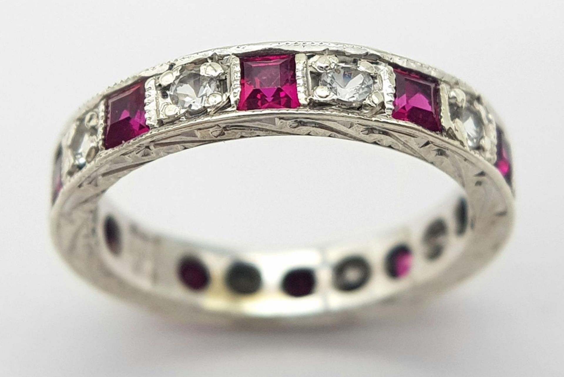 A 9K WHITE GOLD VINTAGE STONE SET FULL ETERNITY RING 2.3G SIZE H 1/2. SC 9070 - Bild 2 aus 4