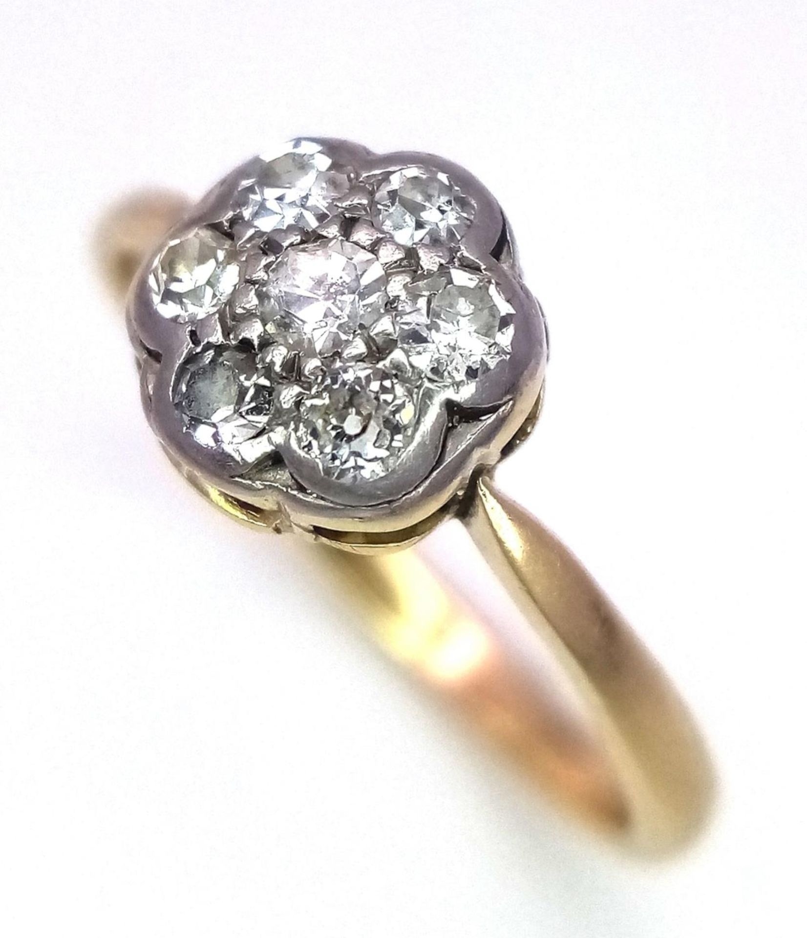AN 18K YELLOW GOLD & PLATINUM VINTAGE OLD CUT DIAMOND CLUSTER RING. 0.25ctw, size M, 2g total - Image 3 of 5
