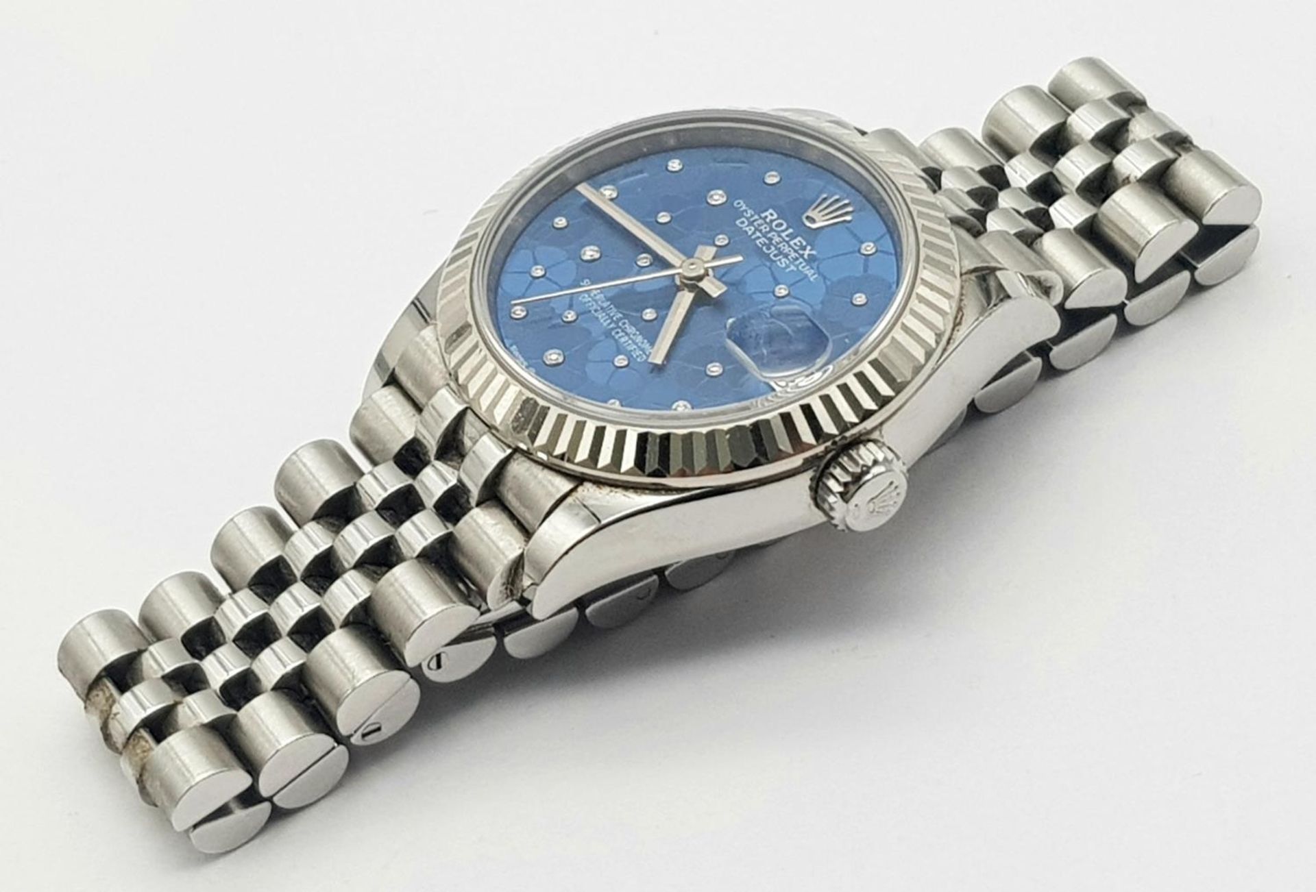 A Beautiful Rolex Datejust Blue Floral Motif (with diamonds) Ladies Watch. Stainless steel - Image 3 of 10