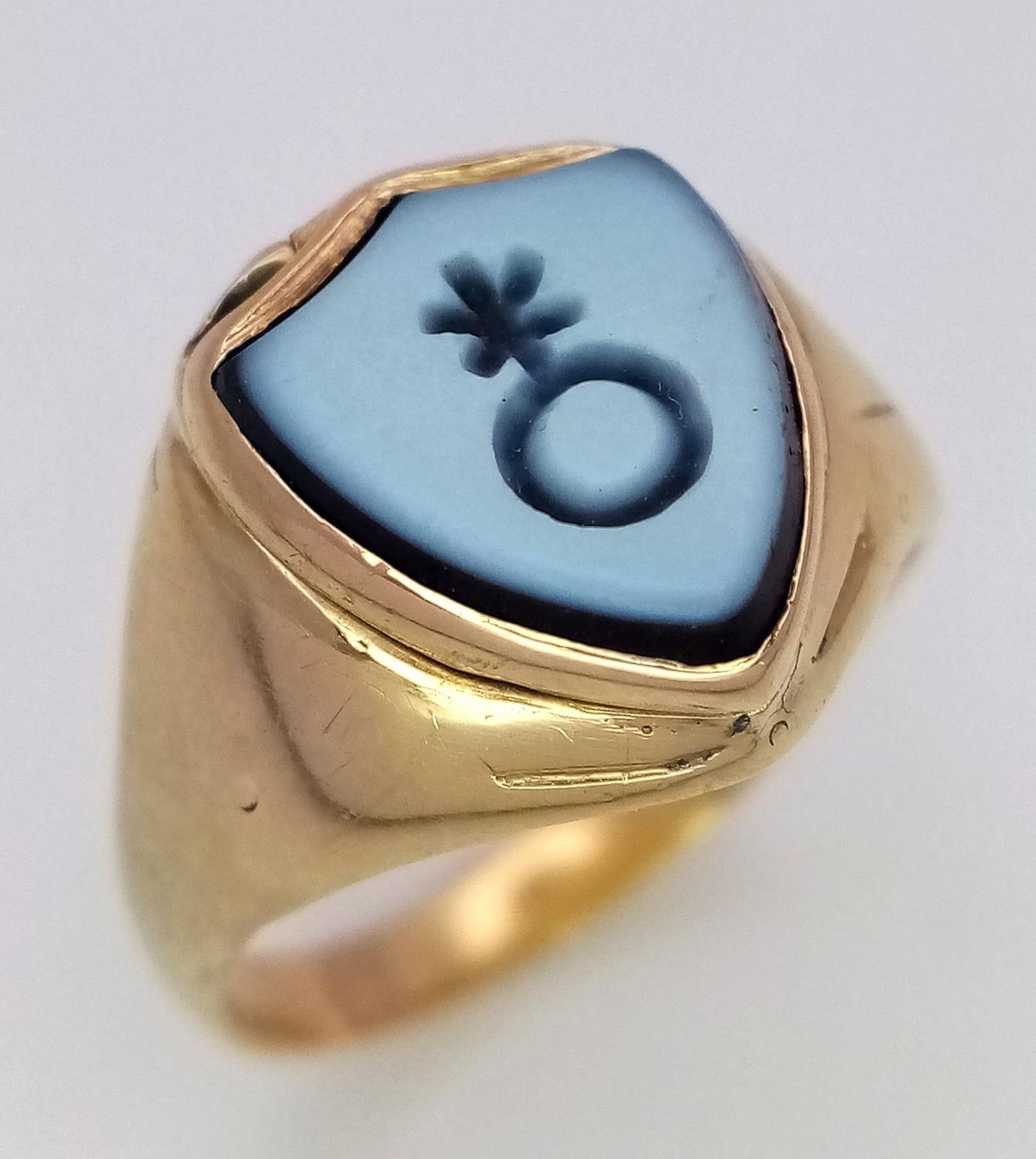 A 18ct Yellow Gold (tested as) Shield Ring, size K1/2, 5g total weight. ref: 1494I
