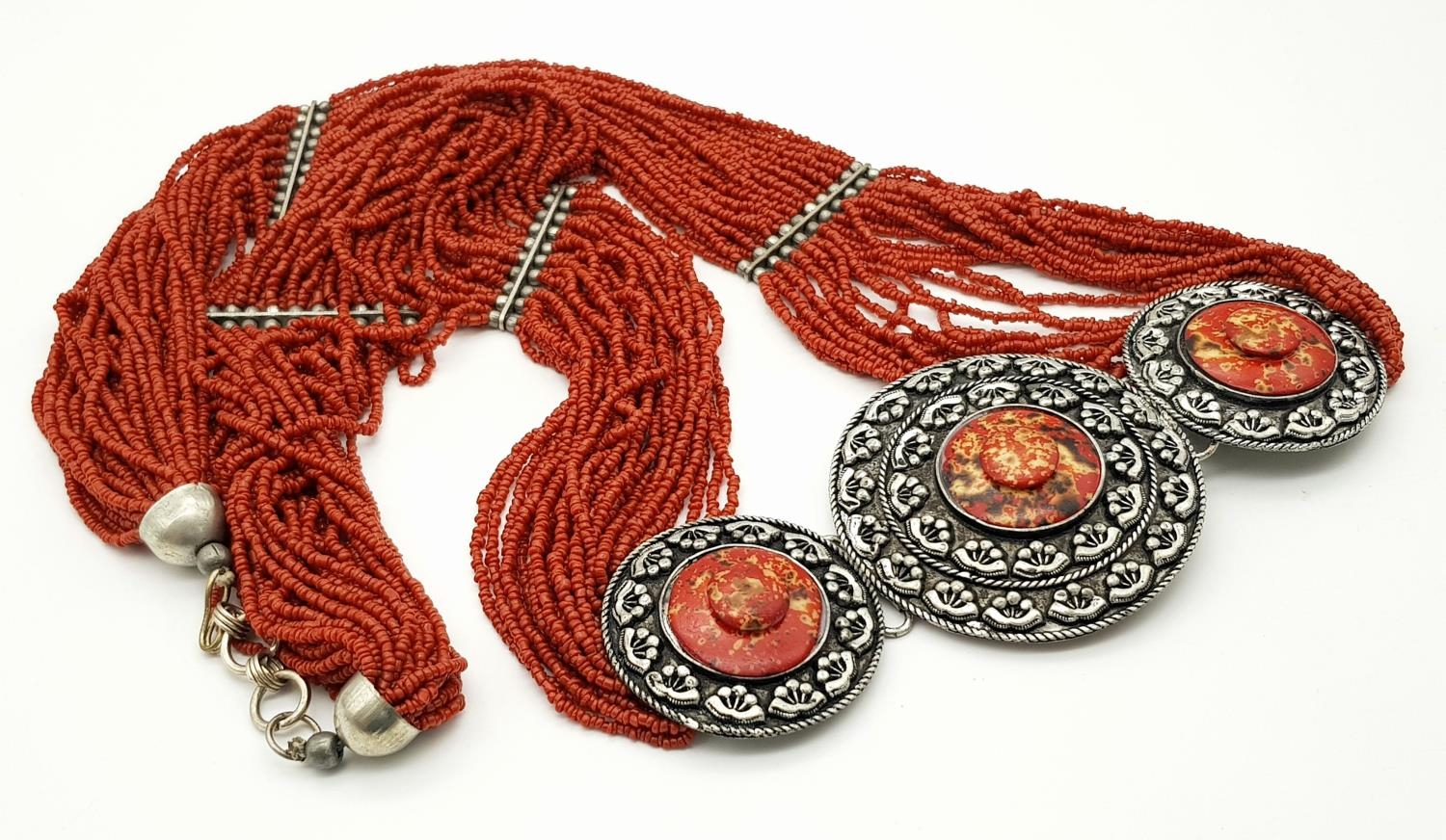 A Statement Multi-Strand Coral Necklace with a Trio of Discs. 1m length, 241.20g total weight. - Image 3 of 5