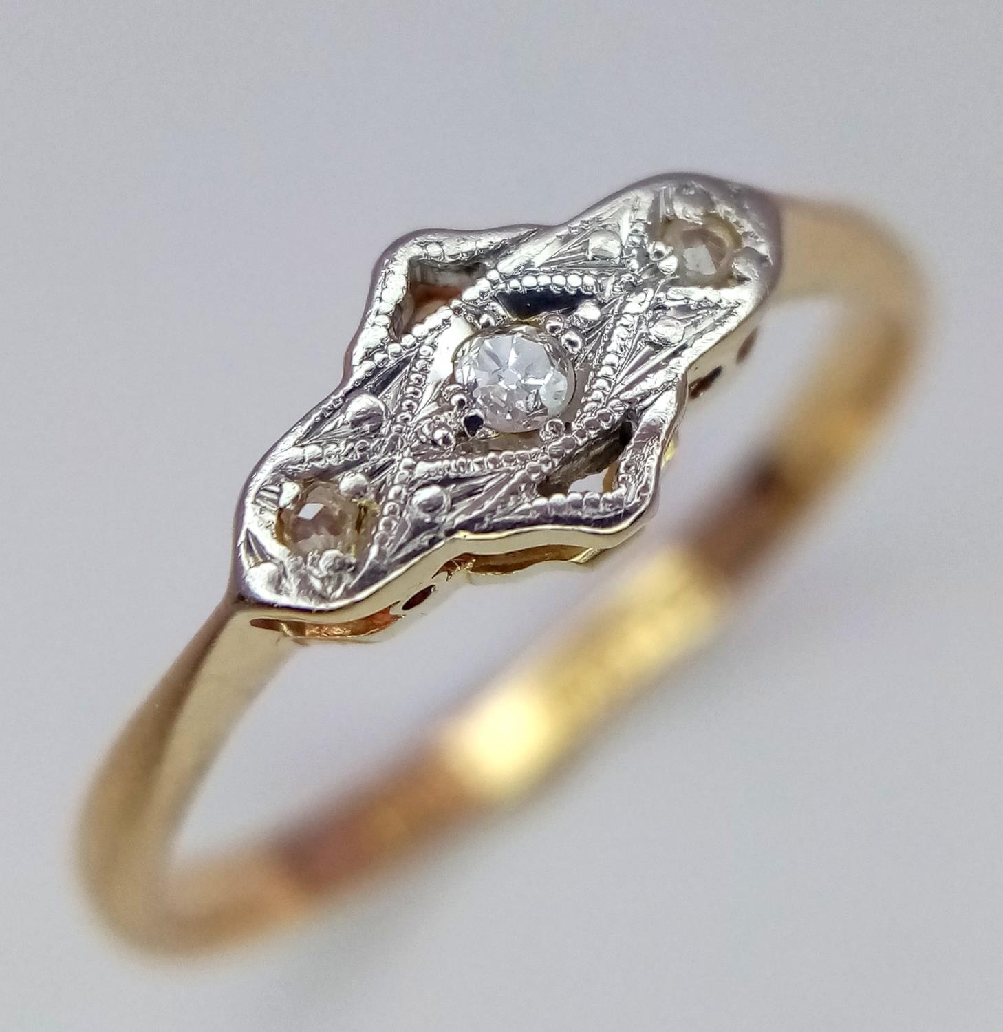 AN 18K YELLOW GOLD & PLATINUM VINTAGE DIAMOND RING. Size O, 2.2g total weight. Ref: SC 9042
