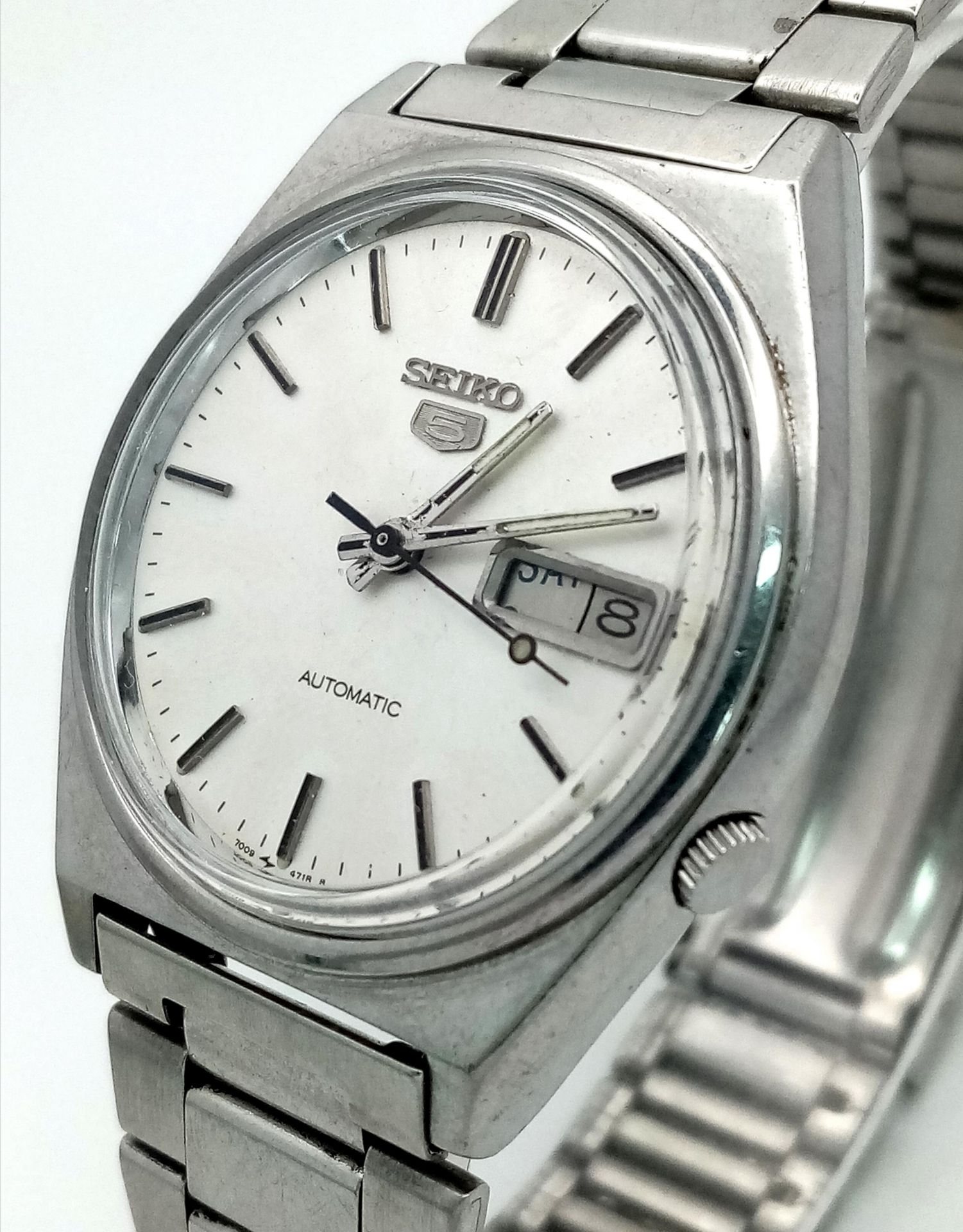 A Vintage Seiko 5 Automatic Gents Watch. Stainless steel bracelet and case - 37mm. Silver tone - Image 4 of 7