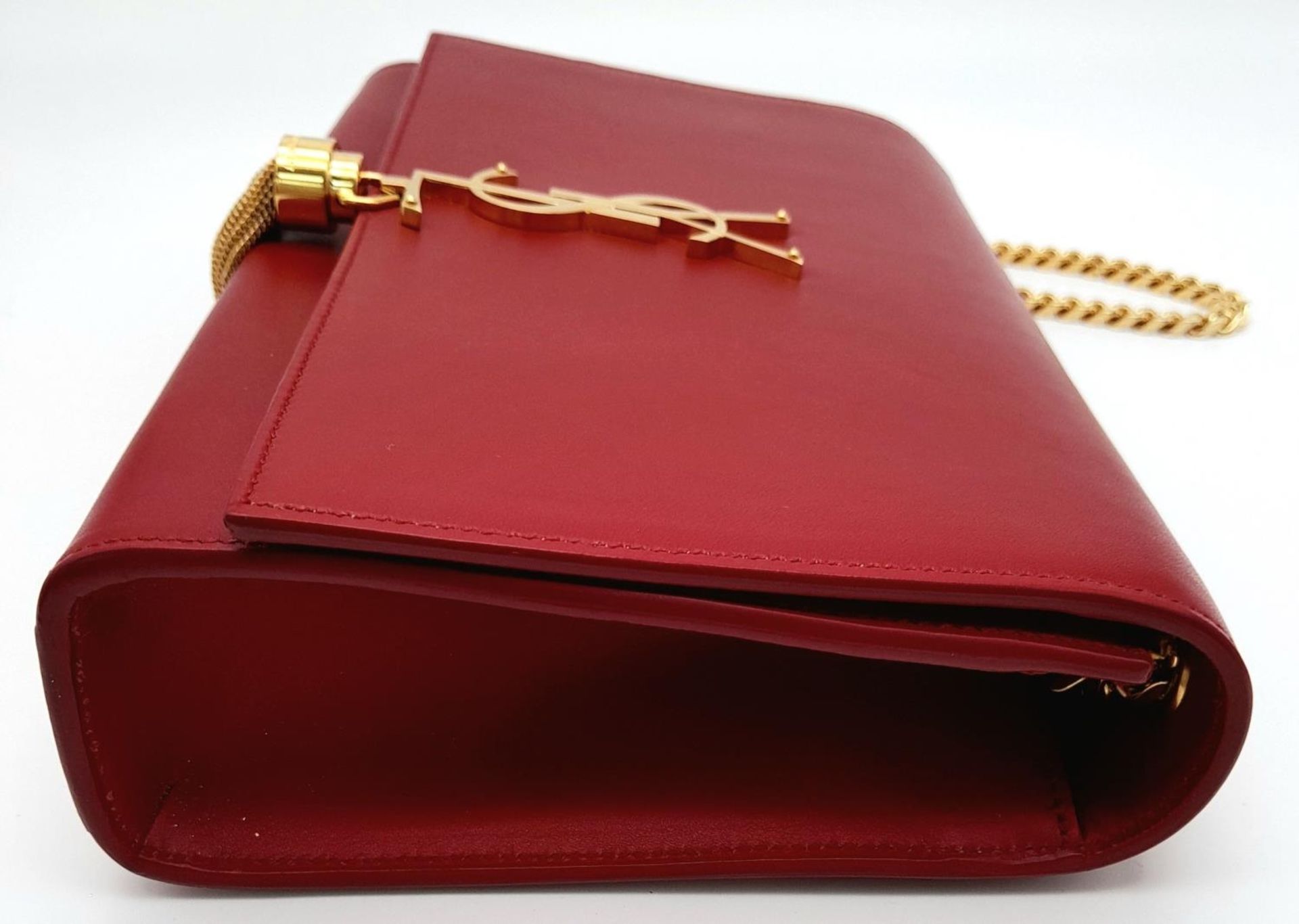 A YSL Red Kate Tassel Crossbody Bag. Leather exterior with gold-toned hardware, the iconic YSL logo, - Bild 4 aus 12