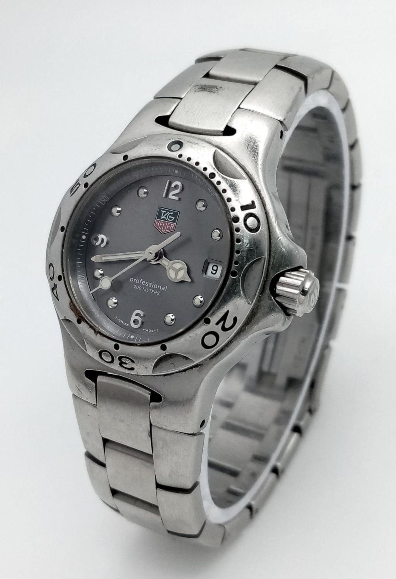 A Tag Heuer Professional Ladies Quartz Watch. Stainless steel bracelet and case - 28mm. Grey dial