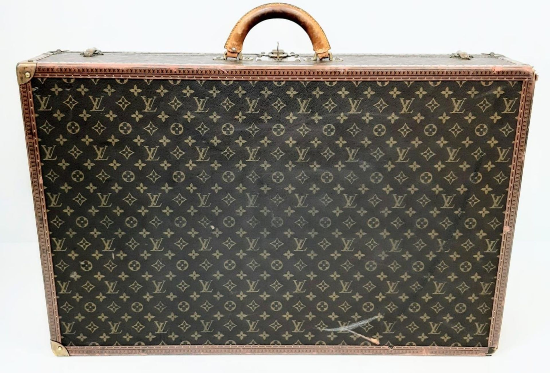 A Vintage Louis Vuitton Bisten 80 Trunk. Famous Monogram Leather With Gold Tone Hardware. Size - Bild 9 aus 9