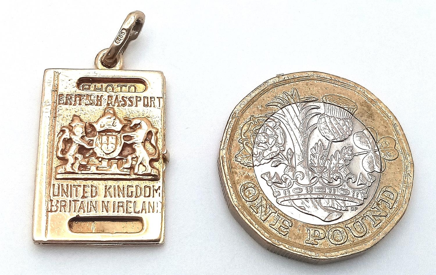 A 9K YELLOW GOLD DRIVING LICENCE CHARM, WHICH OPENS UP. 3cm length, 4.7g weight. Ref: SC 9057 - Image 4 of 4