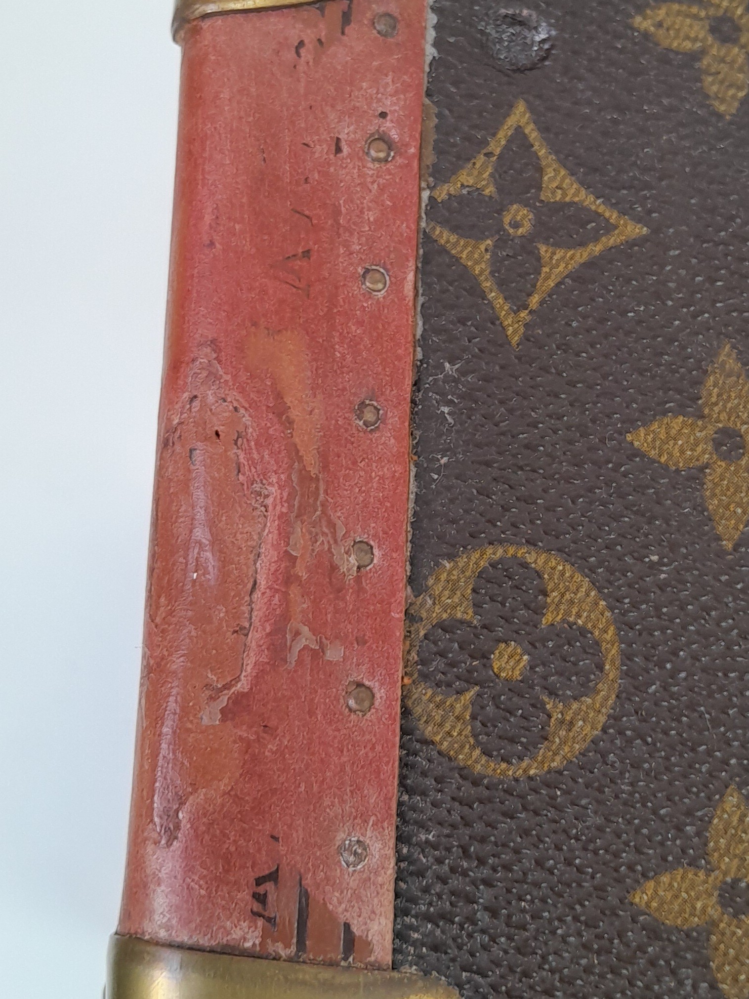 A Vintage Possibly Antique Louis Vuitton Suitcase. The last lot of our LV trilogy. Canvas monogram - Image 10 of 13