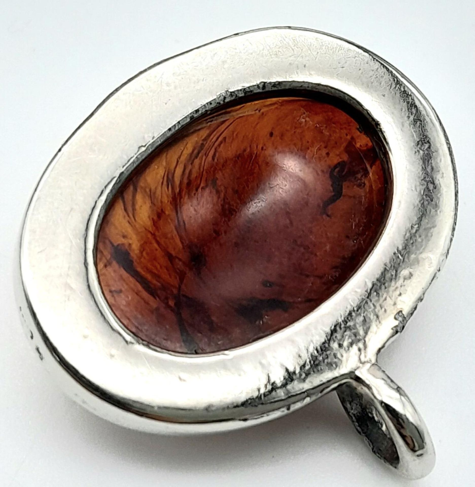 An Oval Amber Pendant. 2.9cm x 2.9cm, 9.31g total weight. - Image 2 of 3
