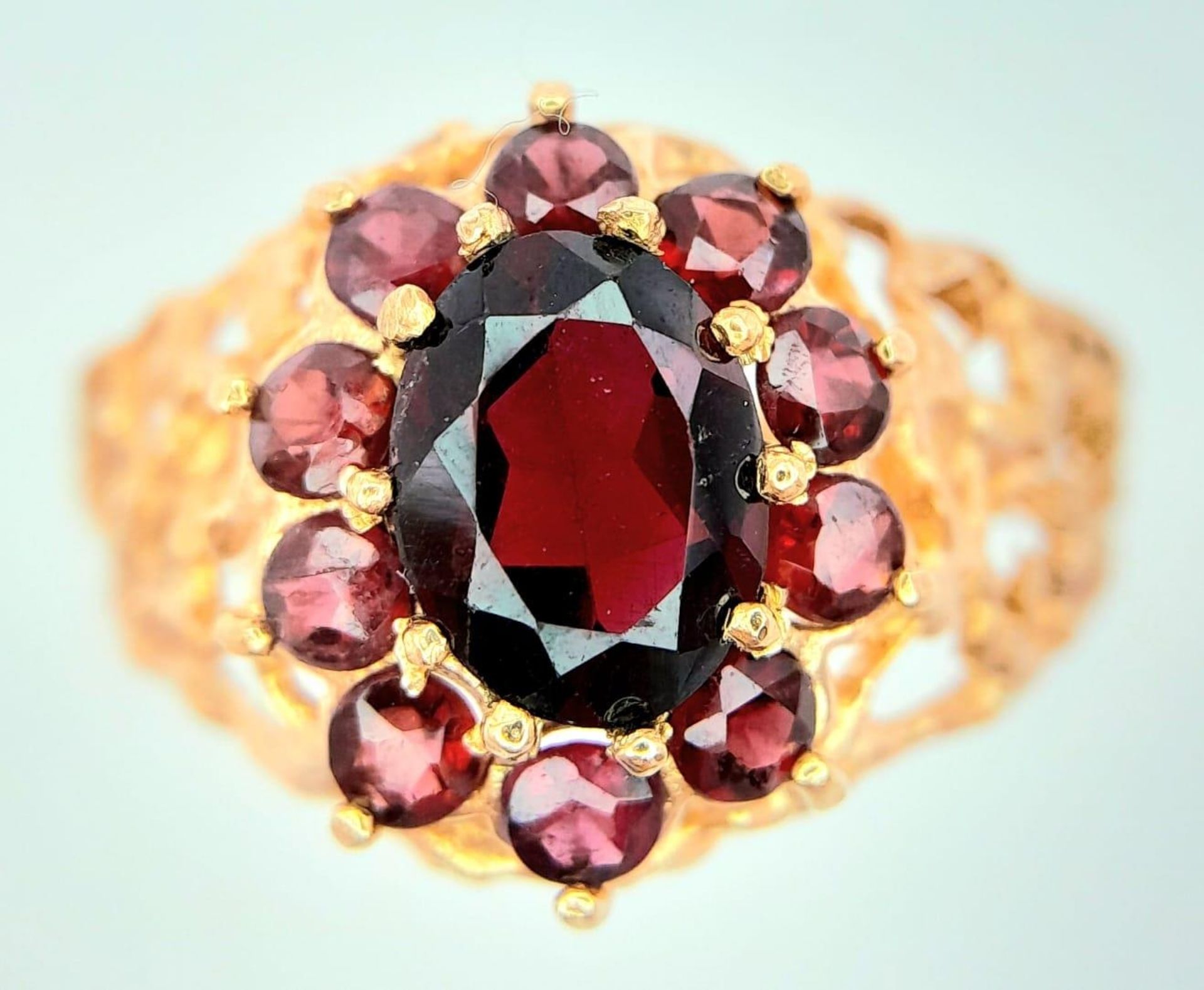 A vintage oval cluster garnet 9ct gold ring surrounded by a halo of bright red garnets in a - Bild 3 aus 6