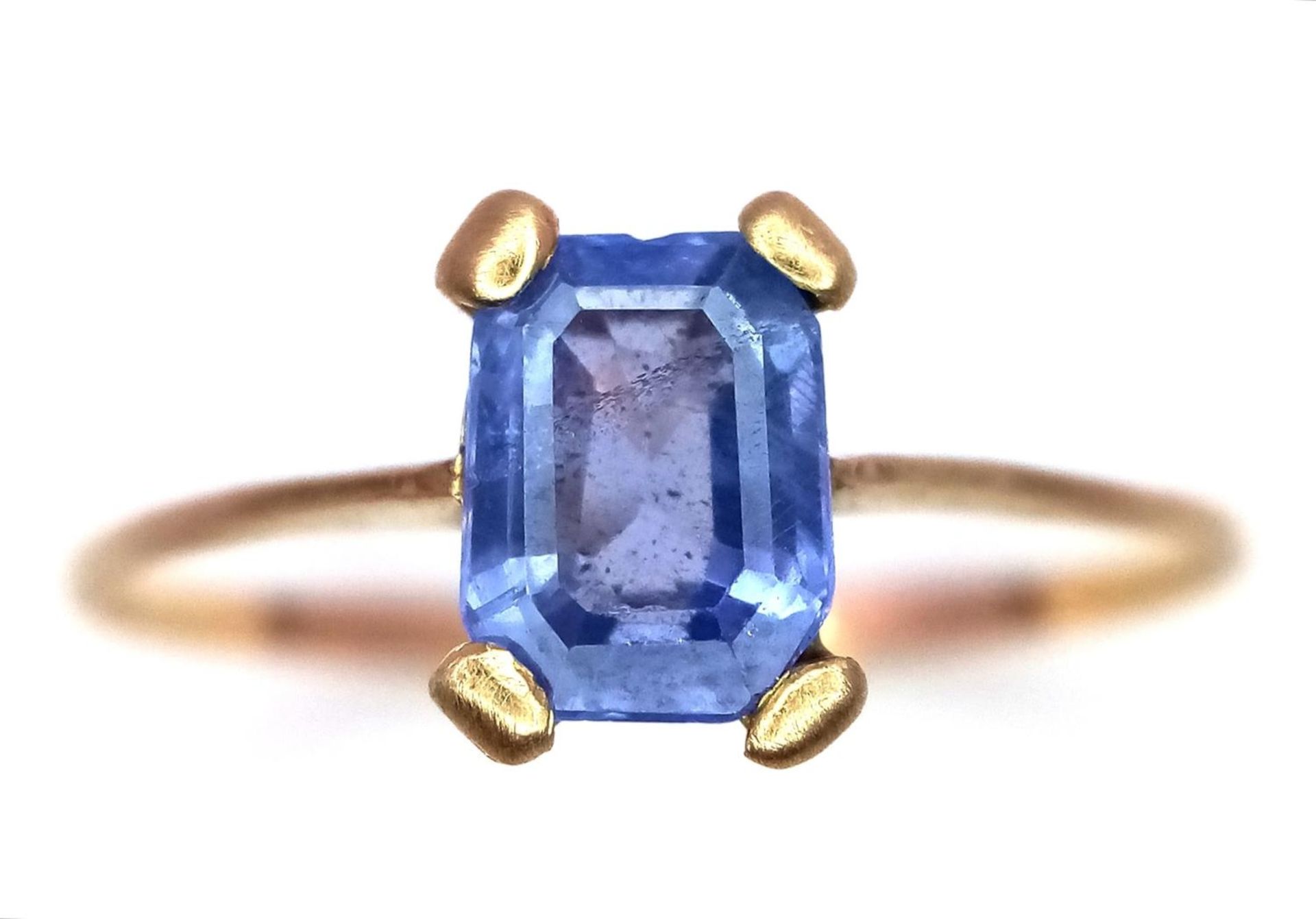 A 9K Yellow Gold 1ct Sapphire Solitaire Ring. Size U, 1.23g total weight.