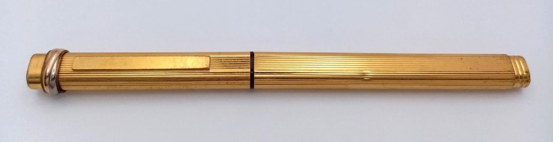 A CARTIER gold plated pen, length: 13. 7 cm, weight: 23.2 g. Ref: 17183 - Image 4 of 6