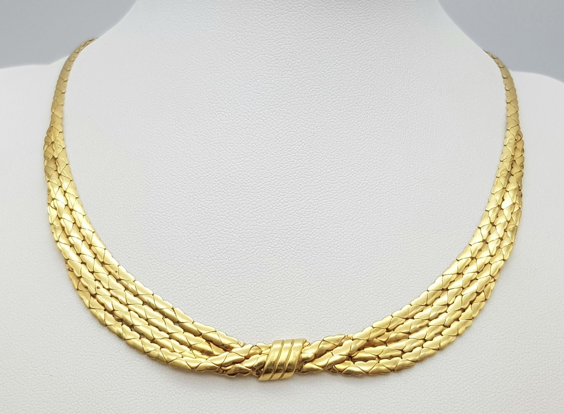 A Stylish Italian 18K Yellow Gold Choker Necklace. A single to a four row centre with buckle