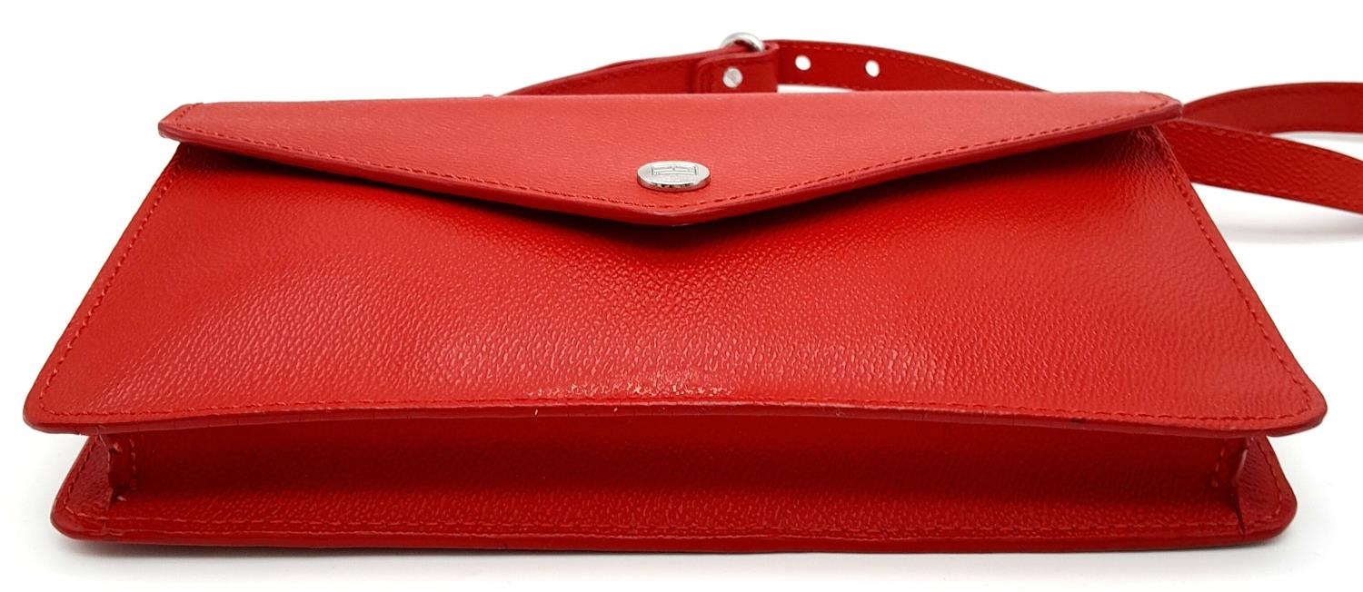 A Tommy Hilfiger Red Wallet Crossbody Bag. Leather exterior with silver-toned hardware, removeable - Image 3 of 15