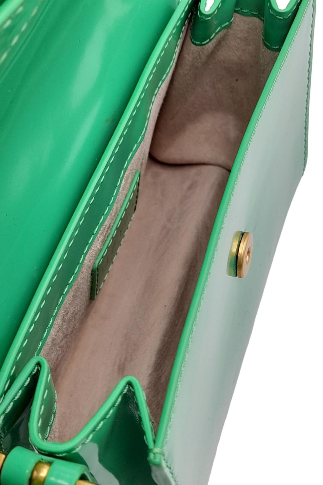 A By Far Patent Green Leather Hand/Shoulder Bag. Gilded hardware. Adjustable straps. In very good - Bild 5 aus 6