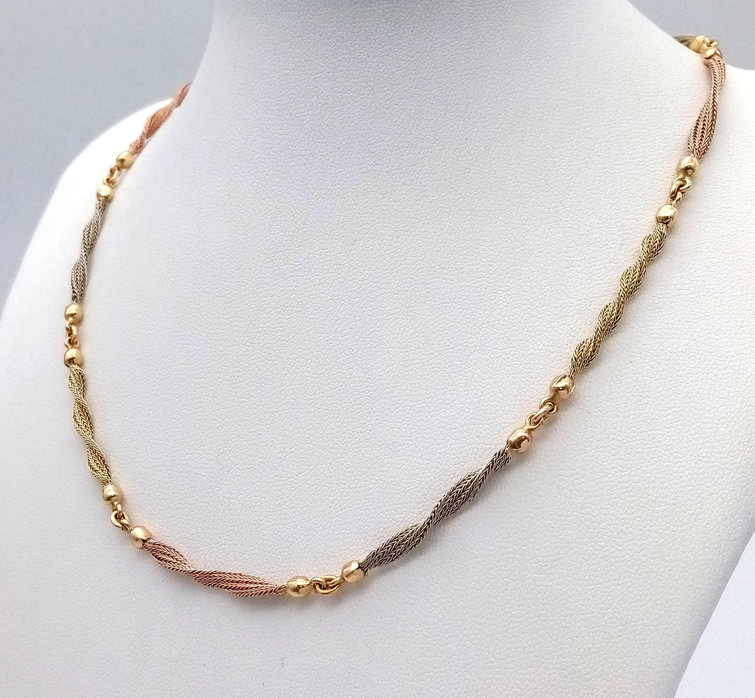 A Beautiful Italian 14K Yellow and Rose Gold Twist Necklace. Ten bars of alternating coloured gold - Image 3 of 6