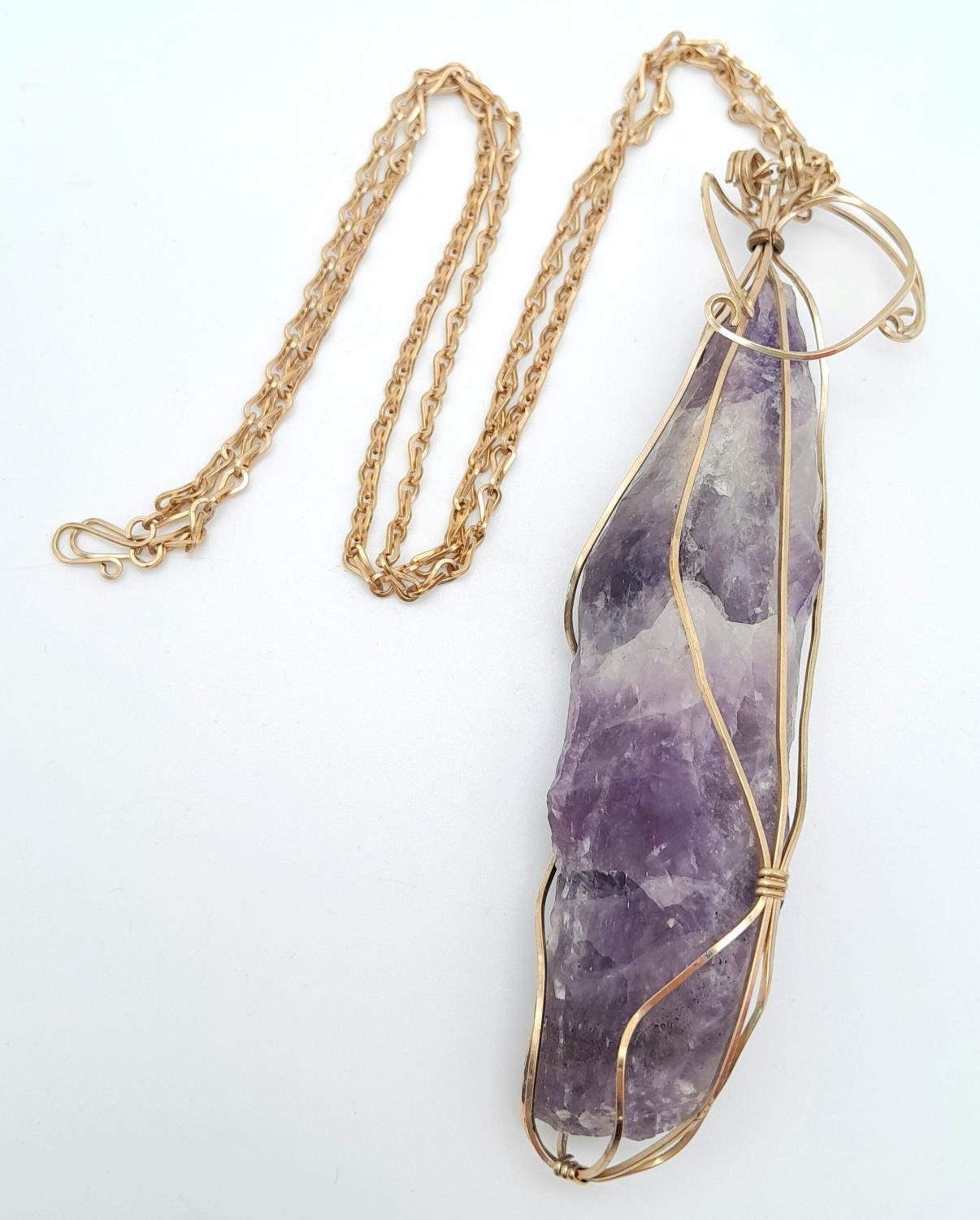 A Yellow metal amethyst geode large wire caged necklace with matching earrings with non-pierced - Image 4 of 5