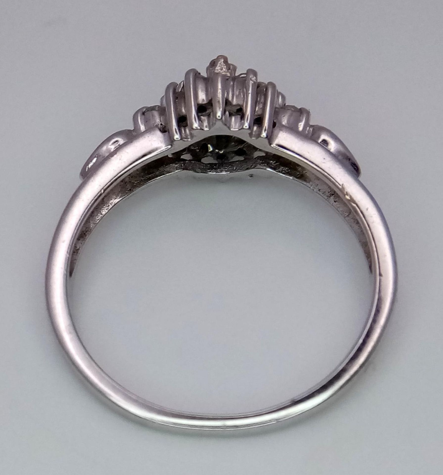 A 9K WHITE GOLD DIAMOND CLUSTER RING. 0.25ctw, size M, 2.7g total weight. Ref: SC 9026 - Image 4 of 5