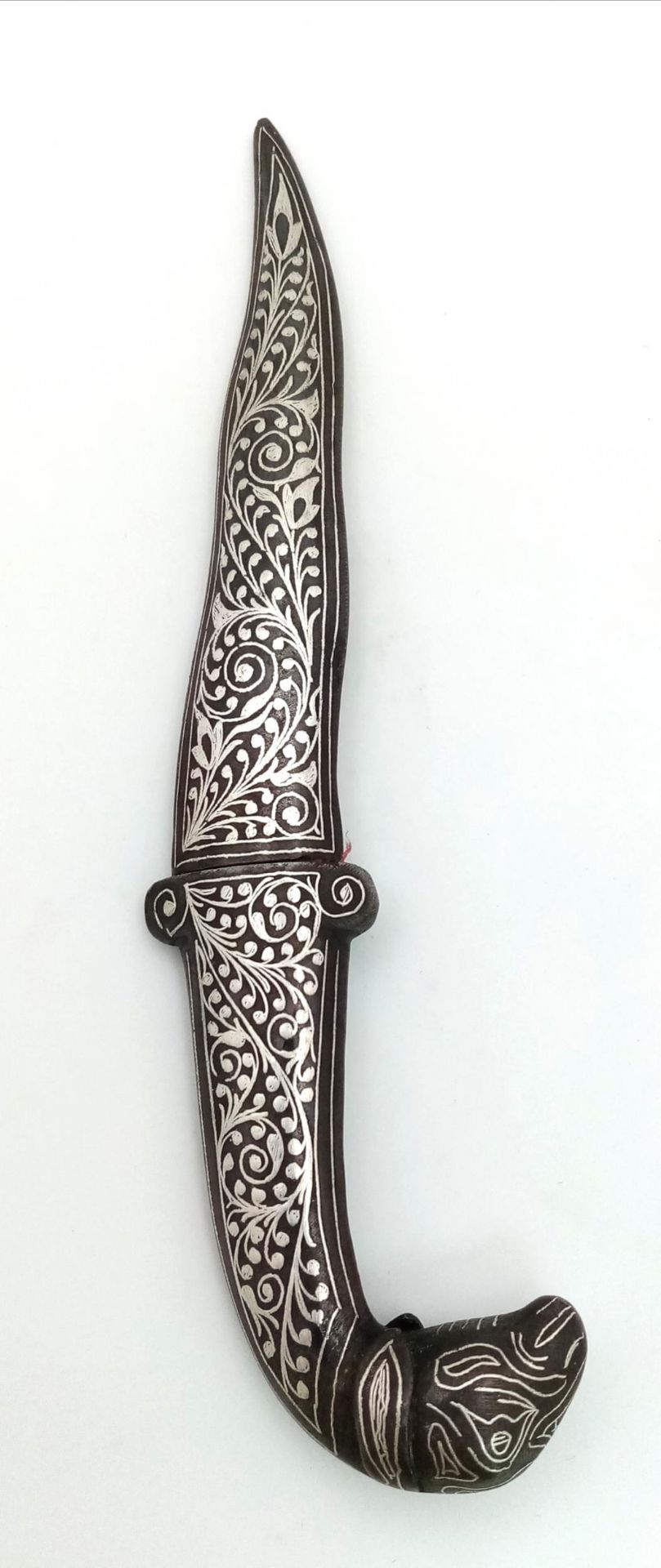 Vintage or Most Likely Antique, Ornate Scroll Detail Ram’s Head Mughal White Metal Dagger with - Bild 4 aus 4