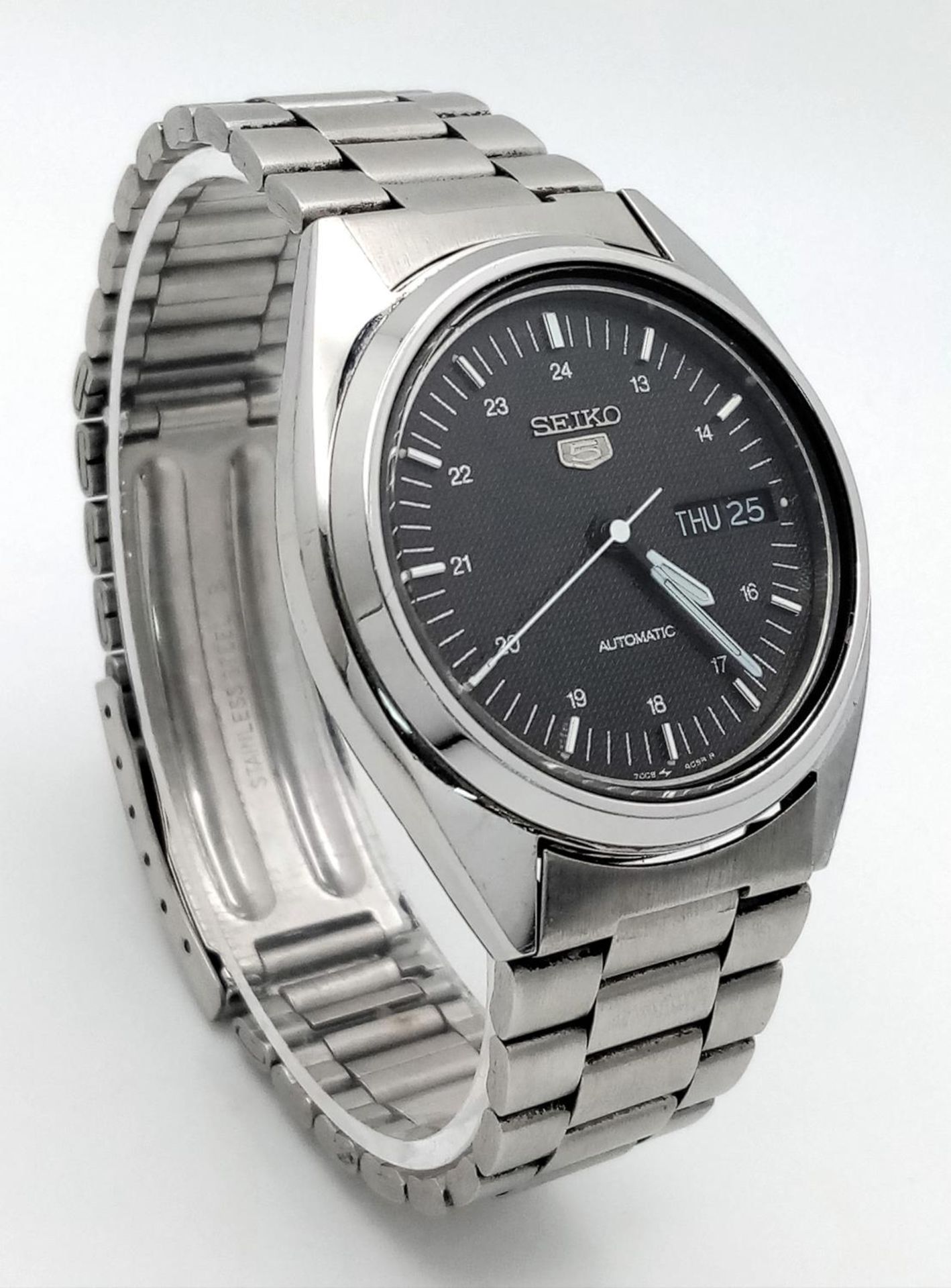 A Vintage Seiko 5 Automatic Gents Watch. Stainless steel bracelet and case - 37mm. Grey dial with - Bild 4 aus 7