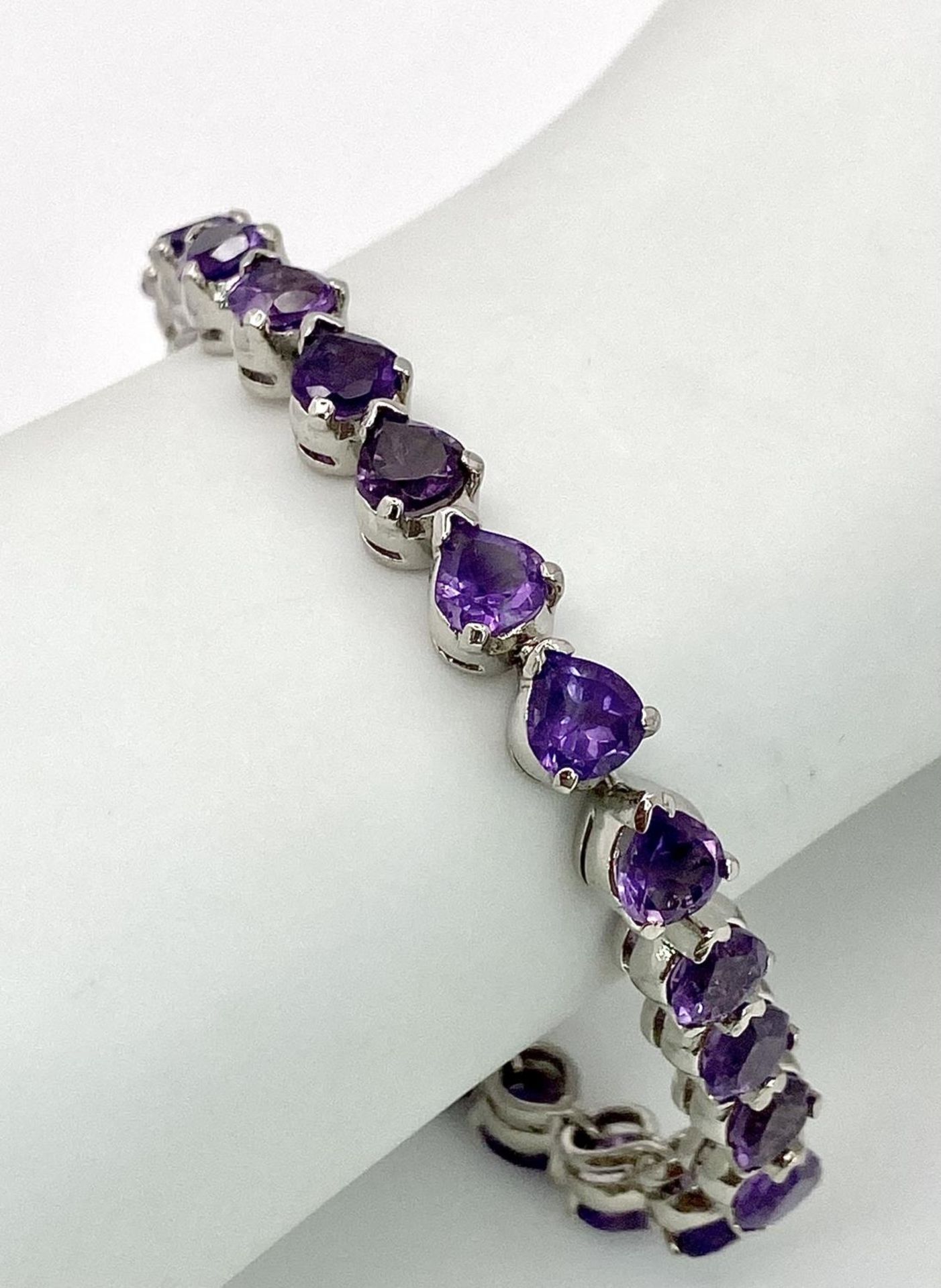 An Amethyst Gemstone Tennis Bracelet set in 925 Silver. Heart shaped amethysts. 18cm. 25g. Ref: CD-