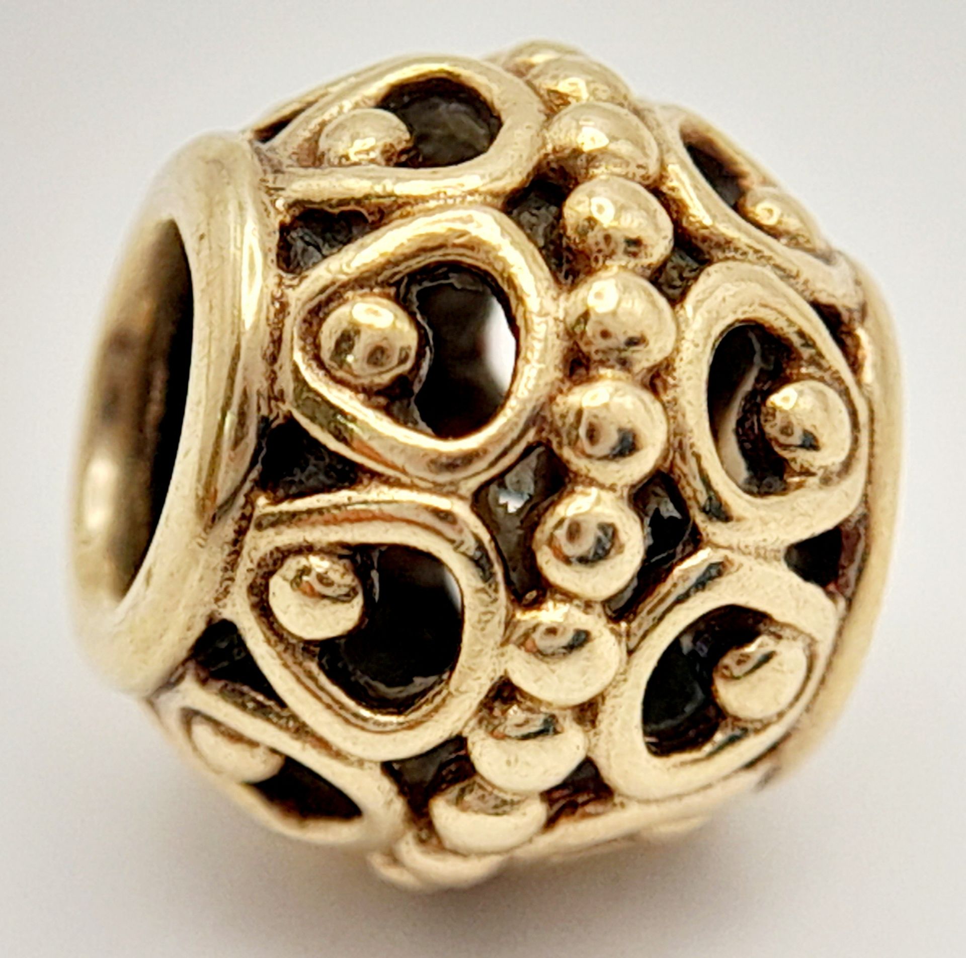 A 14K YELLOW GOLD PANDORA CHARM. 9mm length, 2.2g weight. Ref: SC 8135 - Bild 4 aus 6