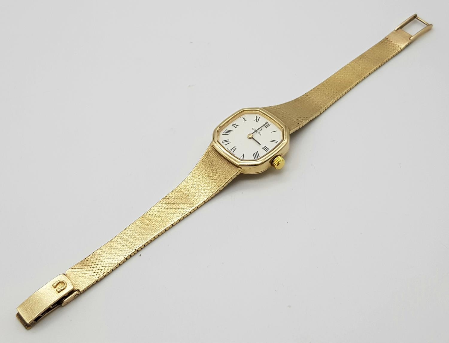 A Beautiful Vintage Omega 9K Gold Ladies Mechanical Watch. 9k gold bracelet and case - 23mm. White - Image 4 of 6