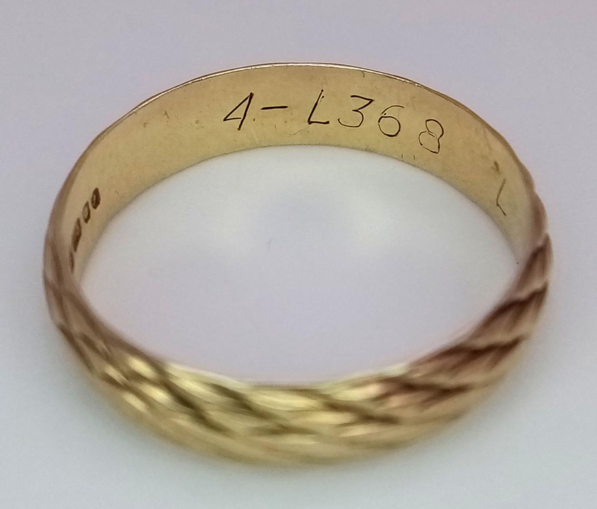 A 9ct Yellow Gold Patterned Band Ring, size M, 2.1g total weight. ref: 1518I - Bild 4 aus 5
