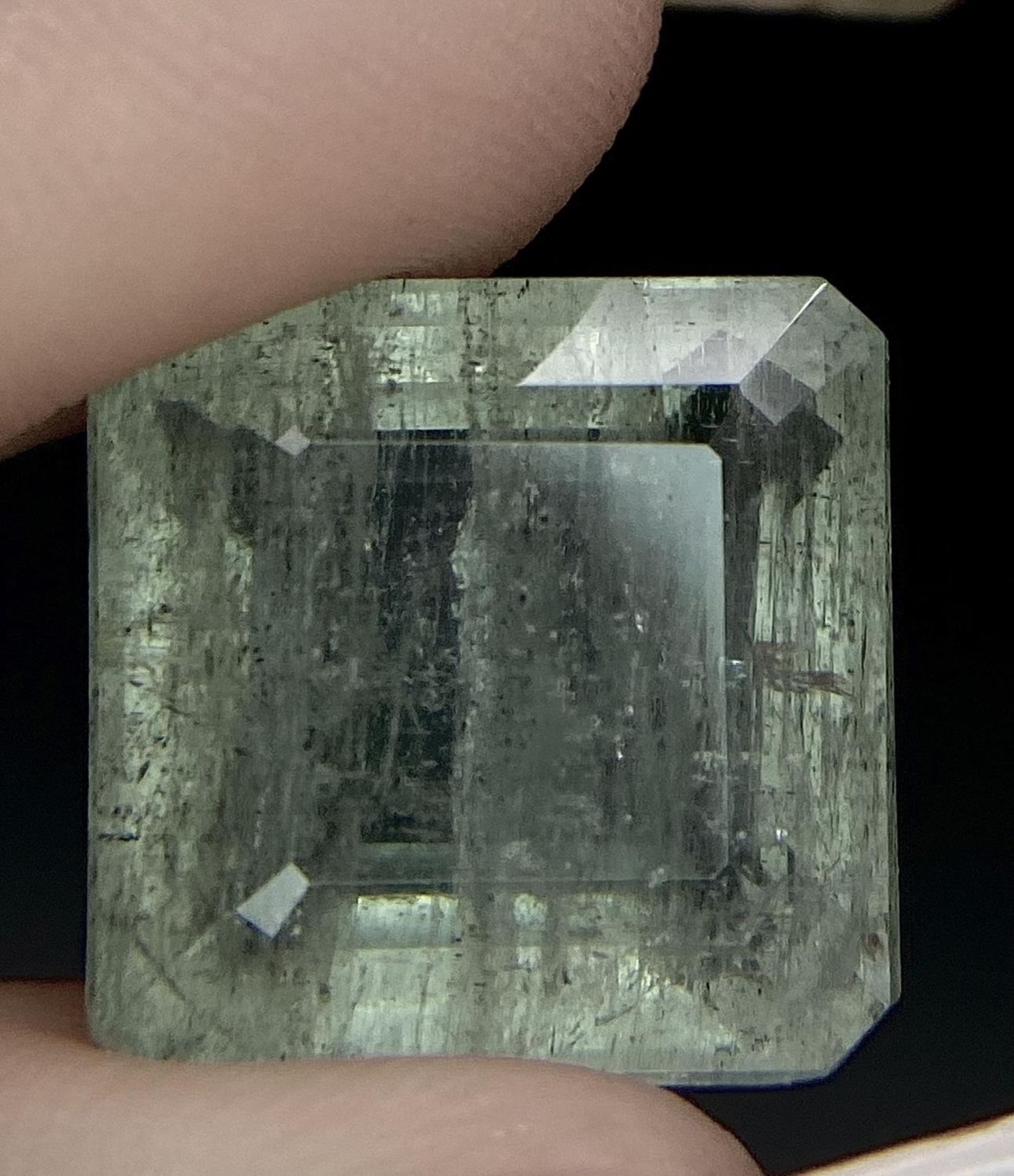 A 25.26ct Zambian Green Beryl Gemstone - GFCO Certified. - Image 2 of 5