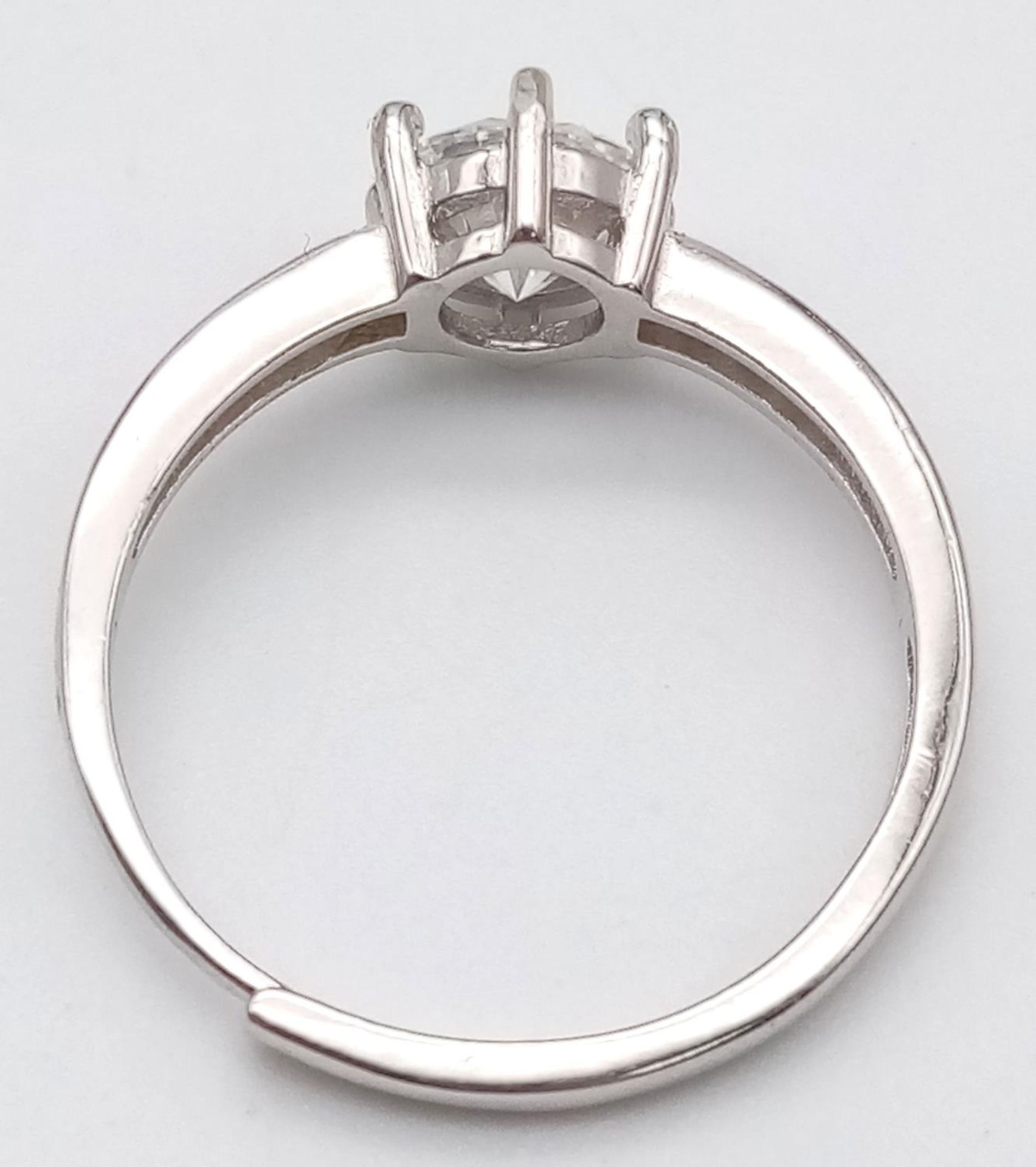 A 1ct Moissanite Ring set in 925 Silver. Size O. Comes with a GRA certificate. - Image 4 of 5