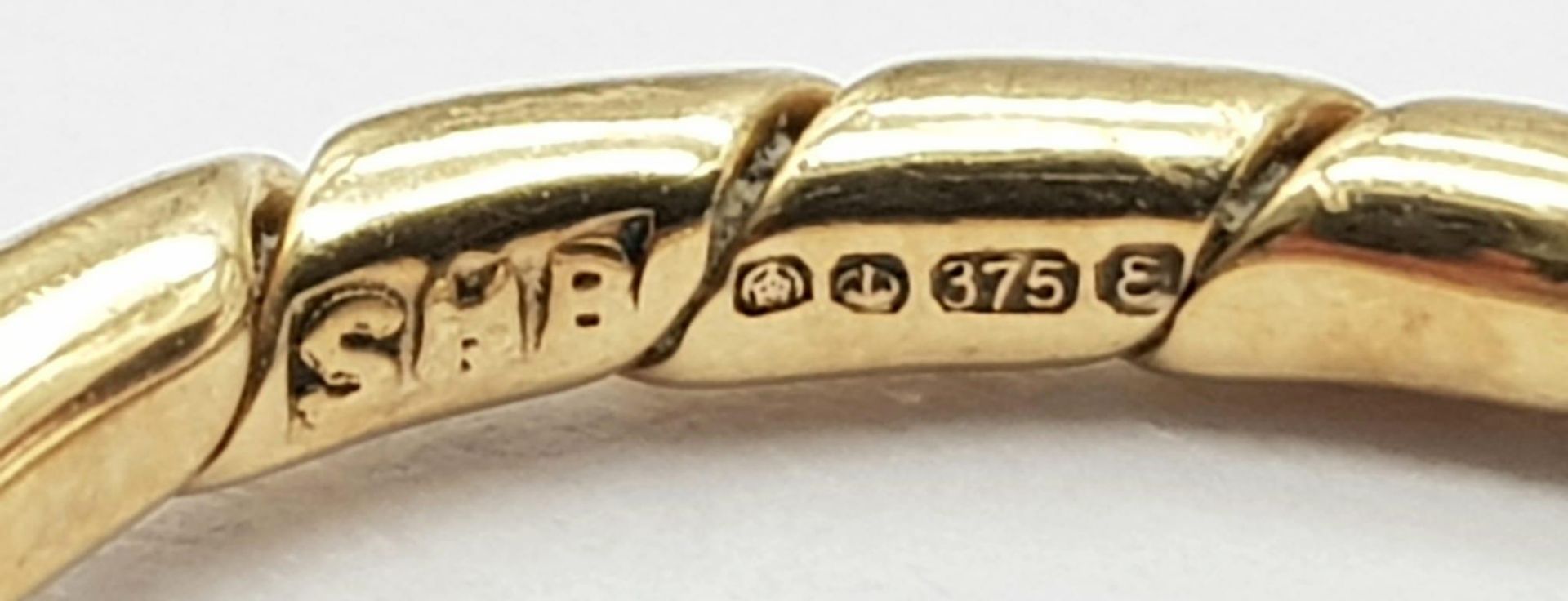 A Vintage 9K Yellow Gold Thin Band Ring with Diagonal Ridged Design. Size K. 1.33g. 2mm - Bild 4 aus 4