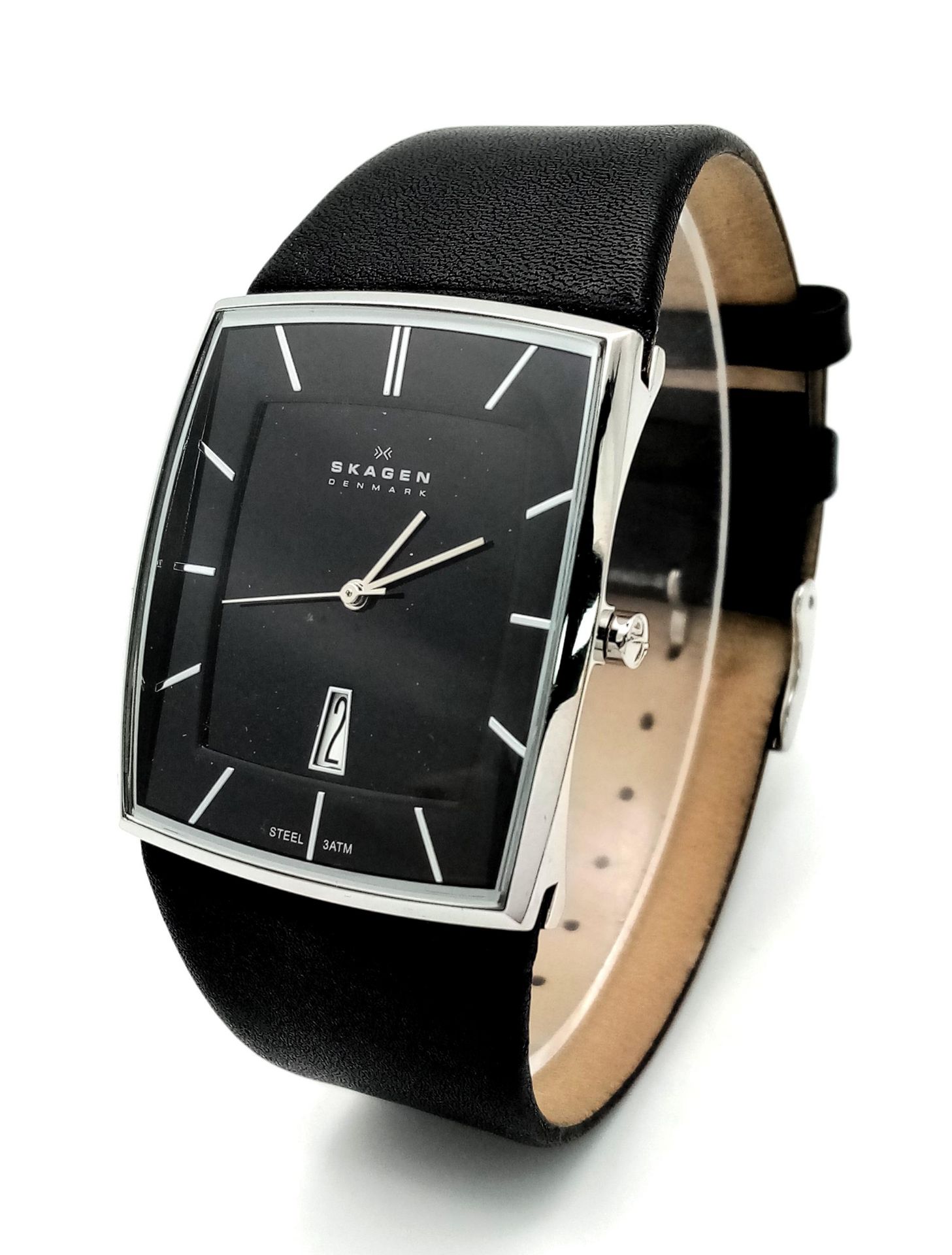 A Skagen of Denmark Stylish Quartz Gents Watch. Black leather strap. Black leather strap. Thin