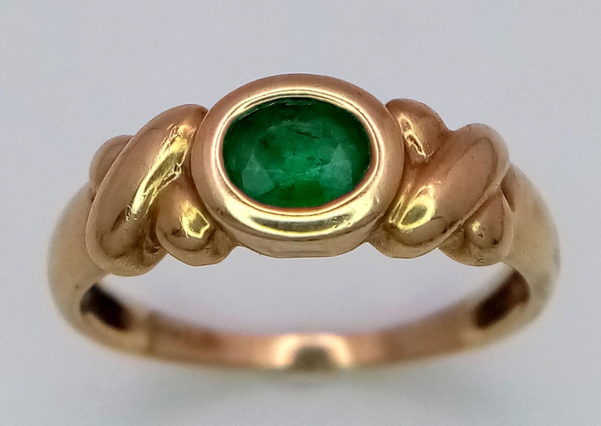 A Vintage 9K Yellow Gold and Emerald Ring. Size J. 2g total weight. - Image 2 of 6