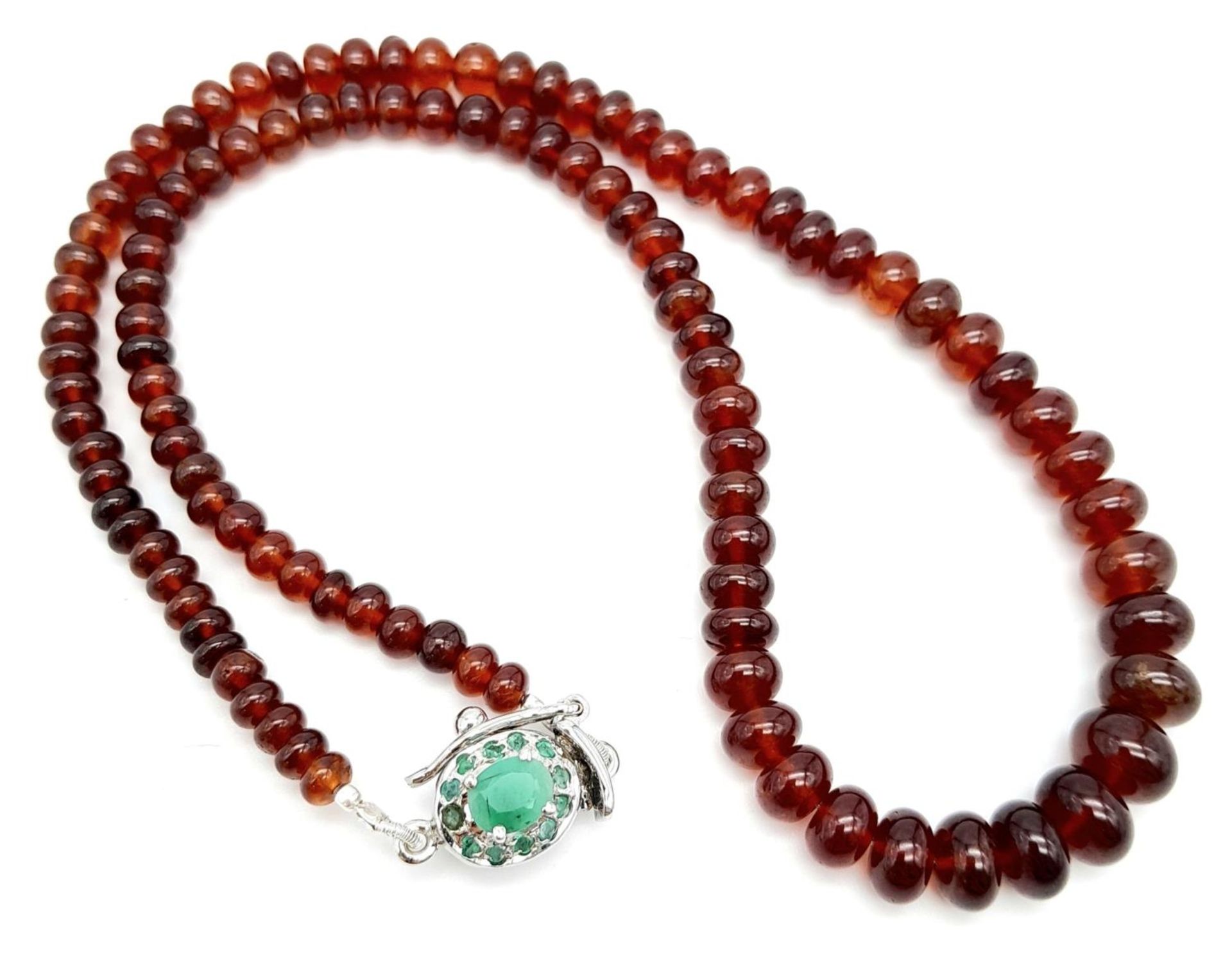 A 210ctw Hessonite Garnet Graduated Rondelle Necklace - with Emerald and 925 Silver clasp. 42cm. - Image 3 of 5
