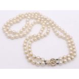 A Vintage Two Row Pearl Choker Necklace with a 14K Gold Clasp. 38cm.