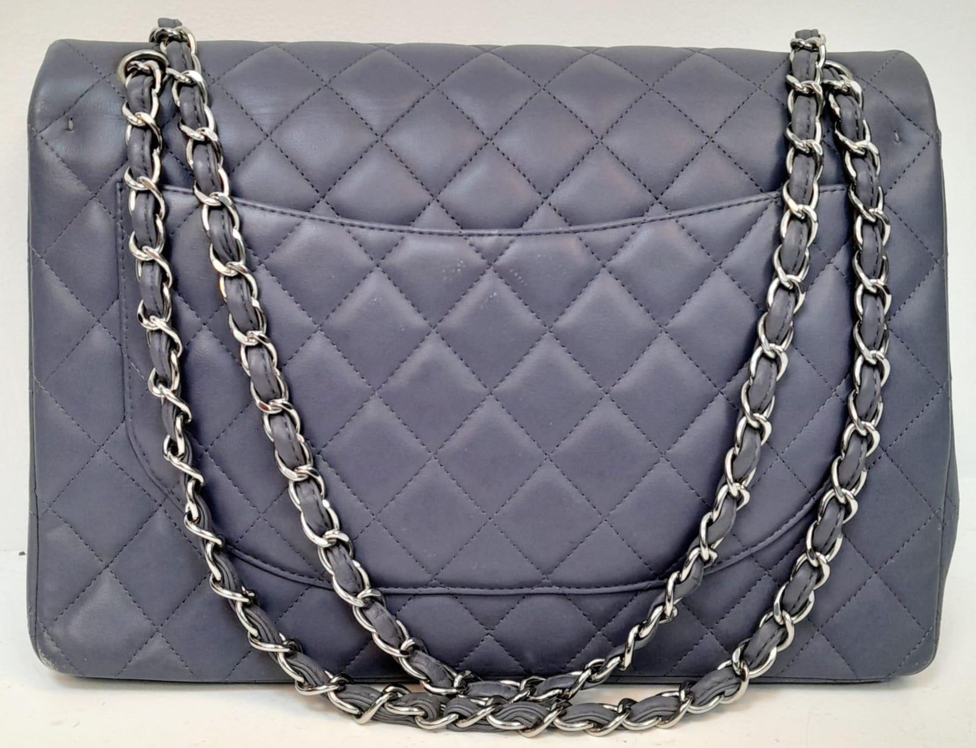 A Chanel Jumbo Double Flap Maxi Bag. Blue quilted caviar leather exterior with a large slip pocket - Bild 2 aus 14