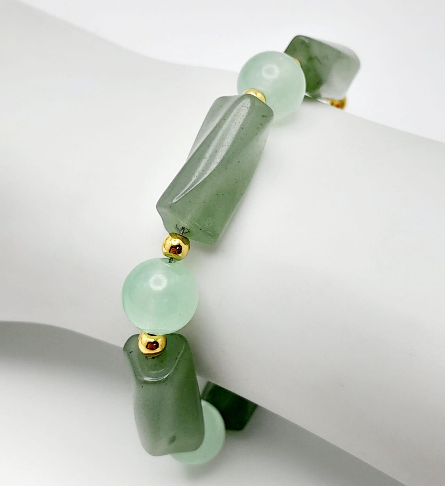 A high-quality light green, semi-translucent, jade necklace, bracelet and earrings set. Necklace - Image 4 of 5