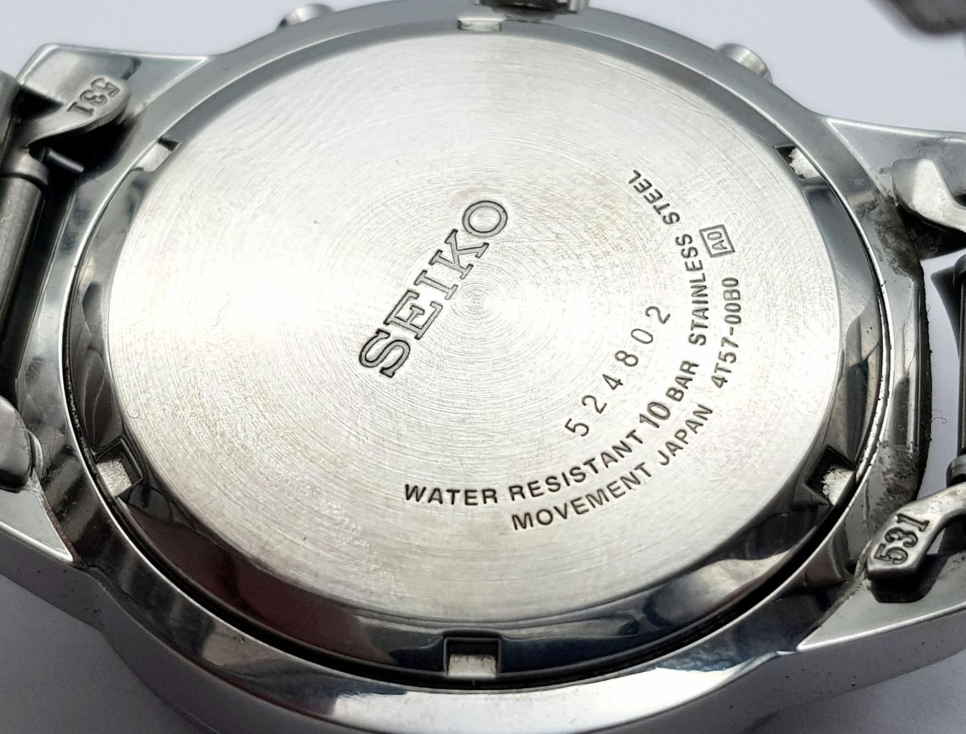A Seiko 5 Chronograph Quartz Gents Watch. Stainless steel bracelet and case - 43mm. White dial - Bild 4 aus 6