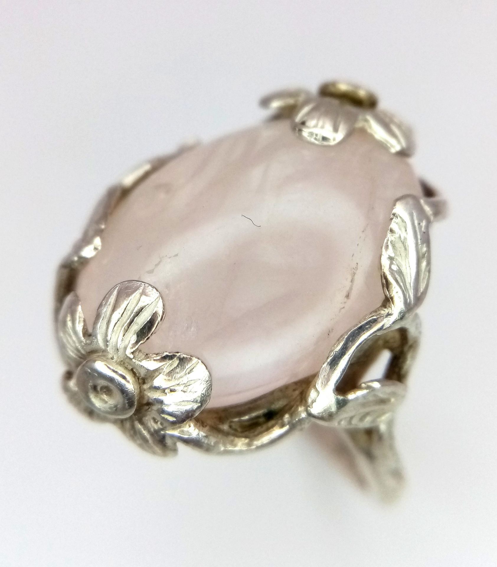 A Vintage, Ornate Flower Design Mounted, Rose Quartz Cabochon Sterling Silver Ring Size R. Set - Image 3 of 5