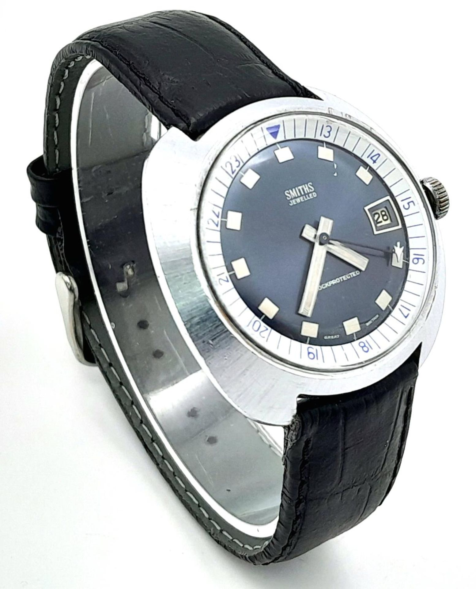 A Vintage Smiths Mechanical Gents Watch. Black leather strap. Stainless steel case - 42mm. Blue dial - Bild 3 aus 6