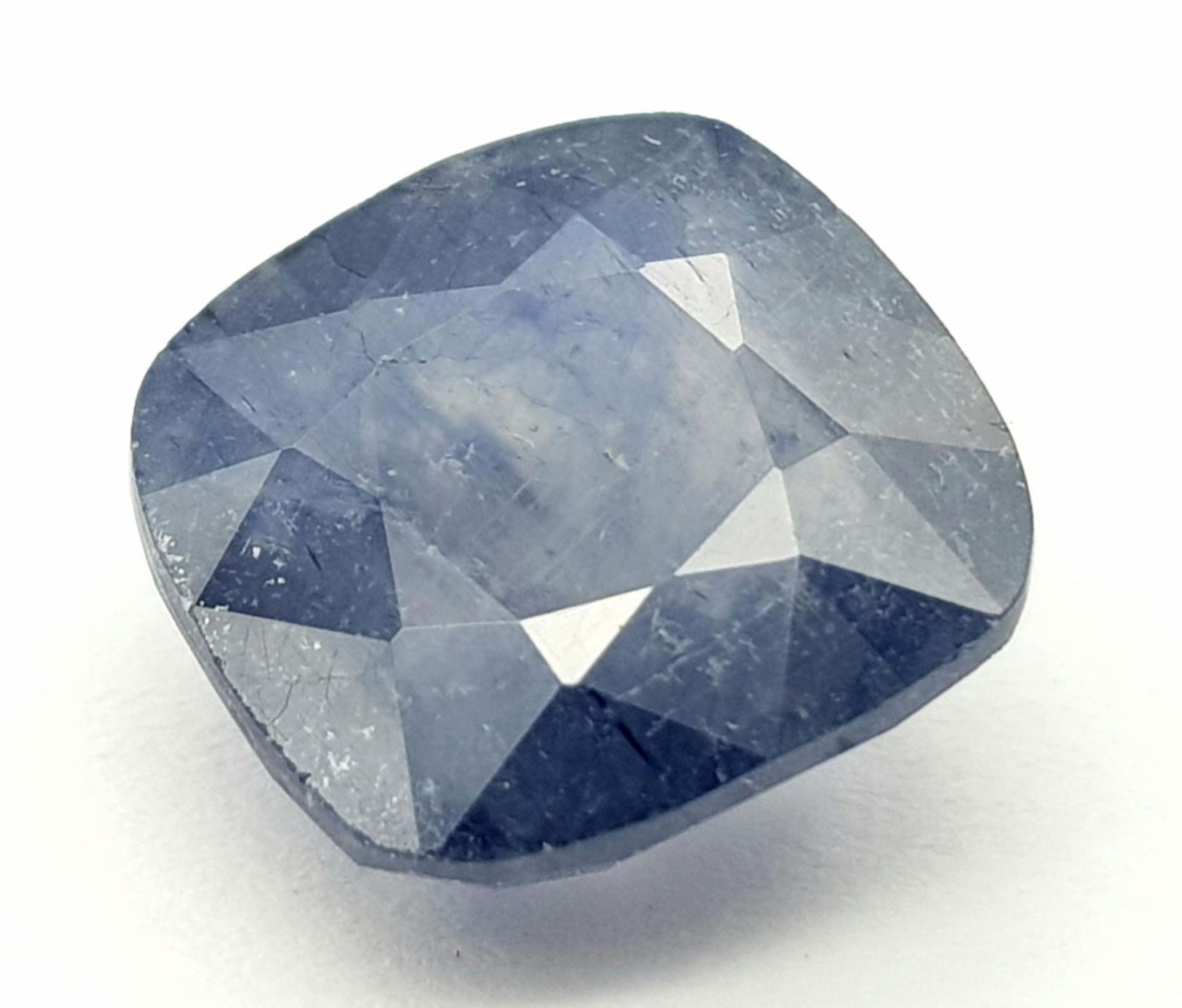 A 8.01ct Natural Blue Sapphire Gemstone - GFCO Swiss Certified.