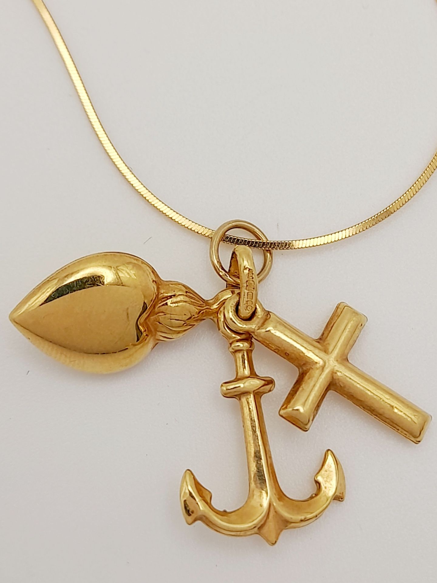 A 9k yellow gold box chain necklace with a 9k yellow gold faith, hope and love pendant, 4.1g total - Image 2 of 5