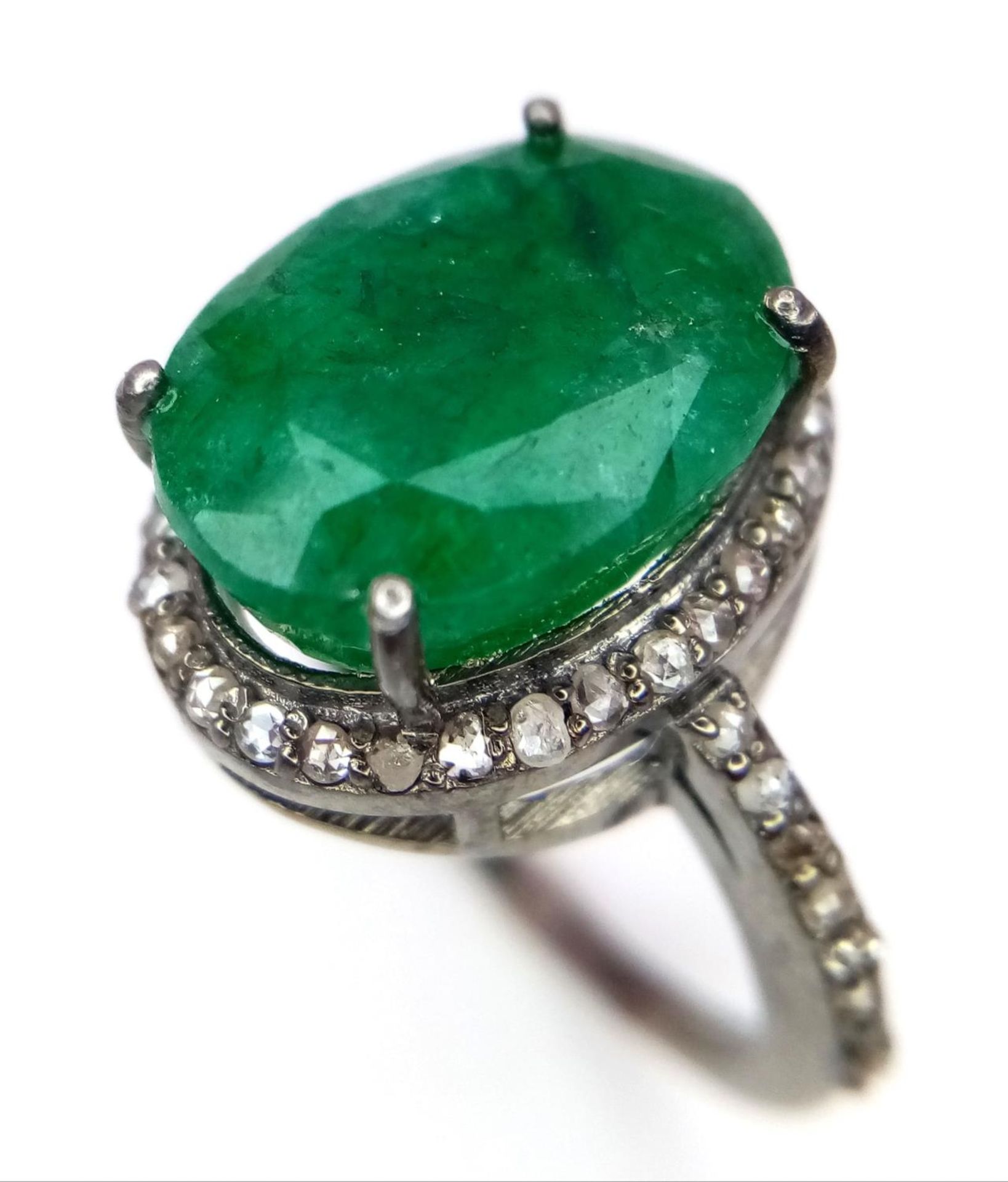 A 6.35ct Emerald Gemstone Ring with 0.50ctw of Diamond Accents. Set in 925 Silver. Size O. Ref: CD-