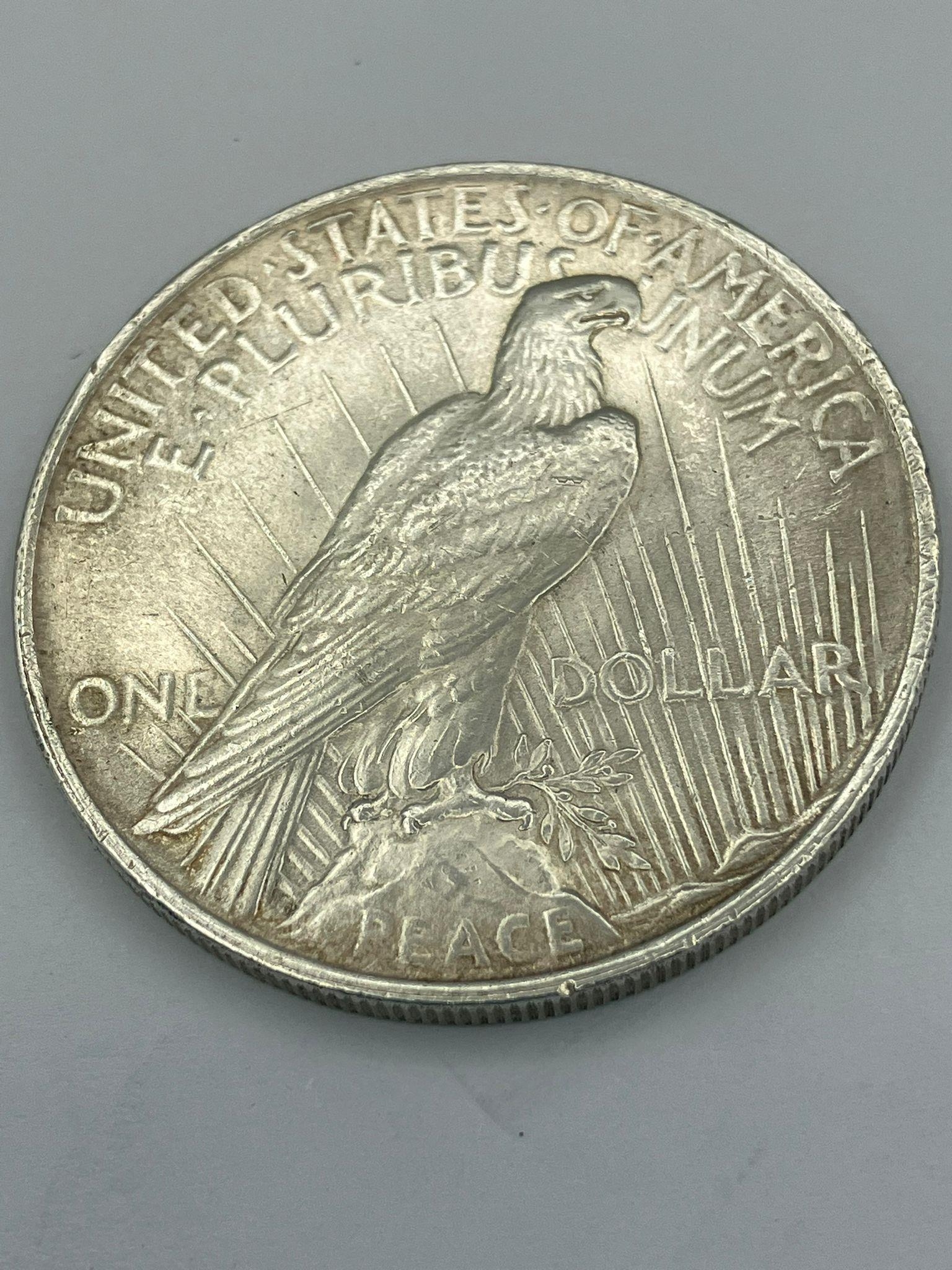 1922 USA SILVER PEACE DOLLAR. Very/extra fine condition. Please see picture. - Image 2 of 2